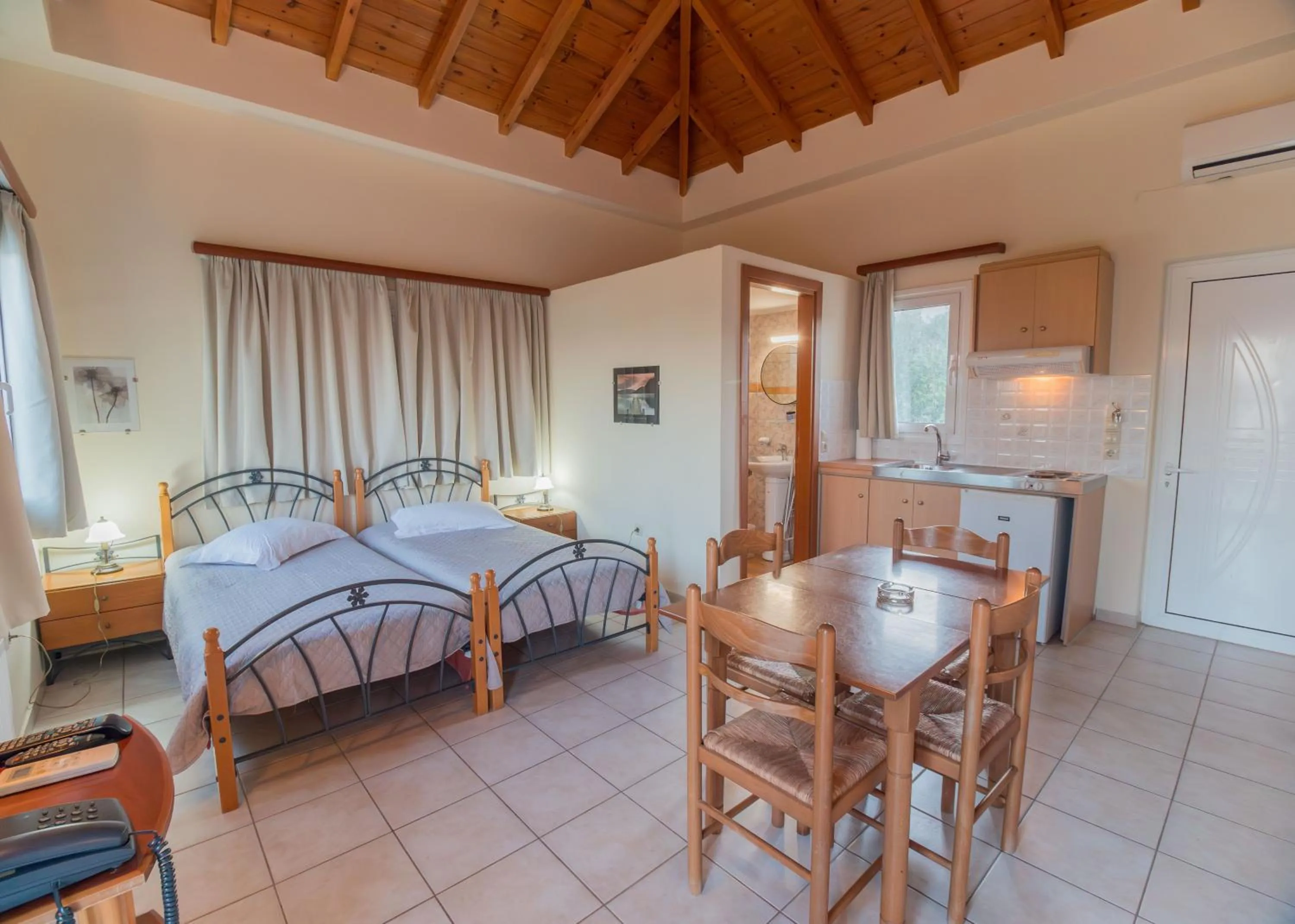 Bed in Apartments Hotel & Studios, Xifoupolis