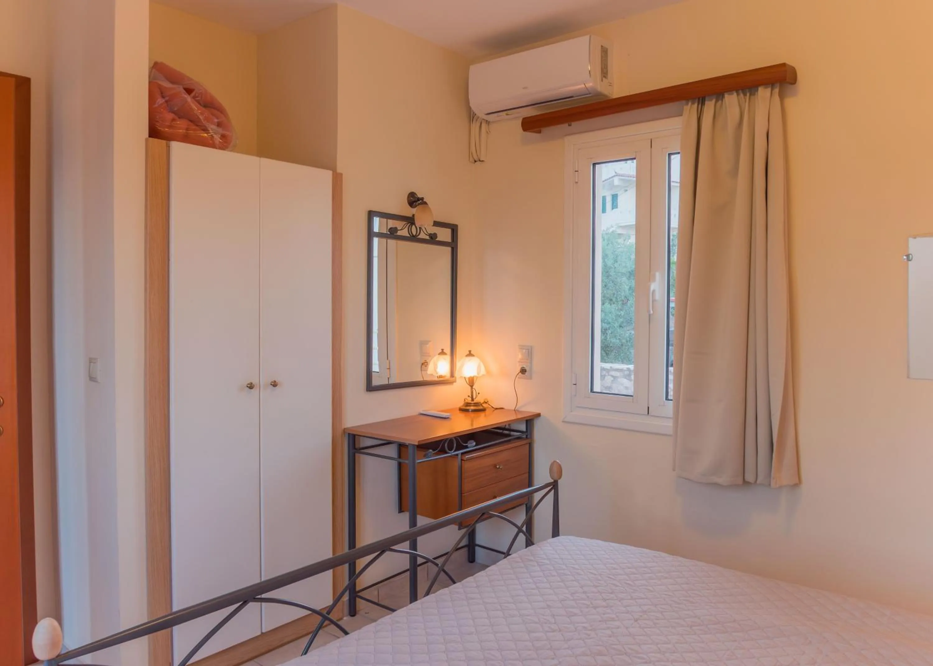 Bed in Apartments Hotel & Studios, Xifoupolis