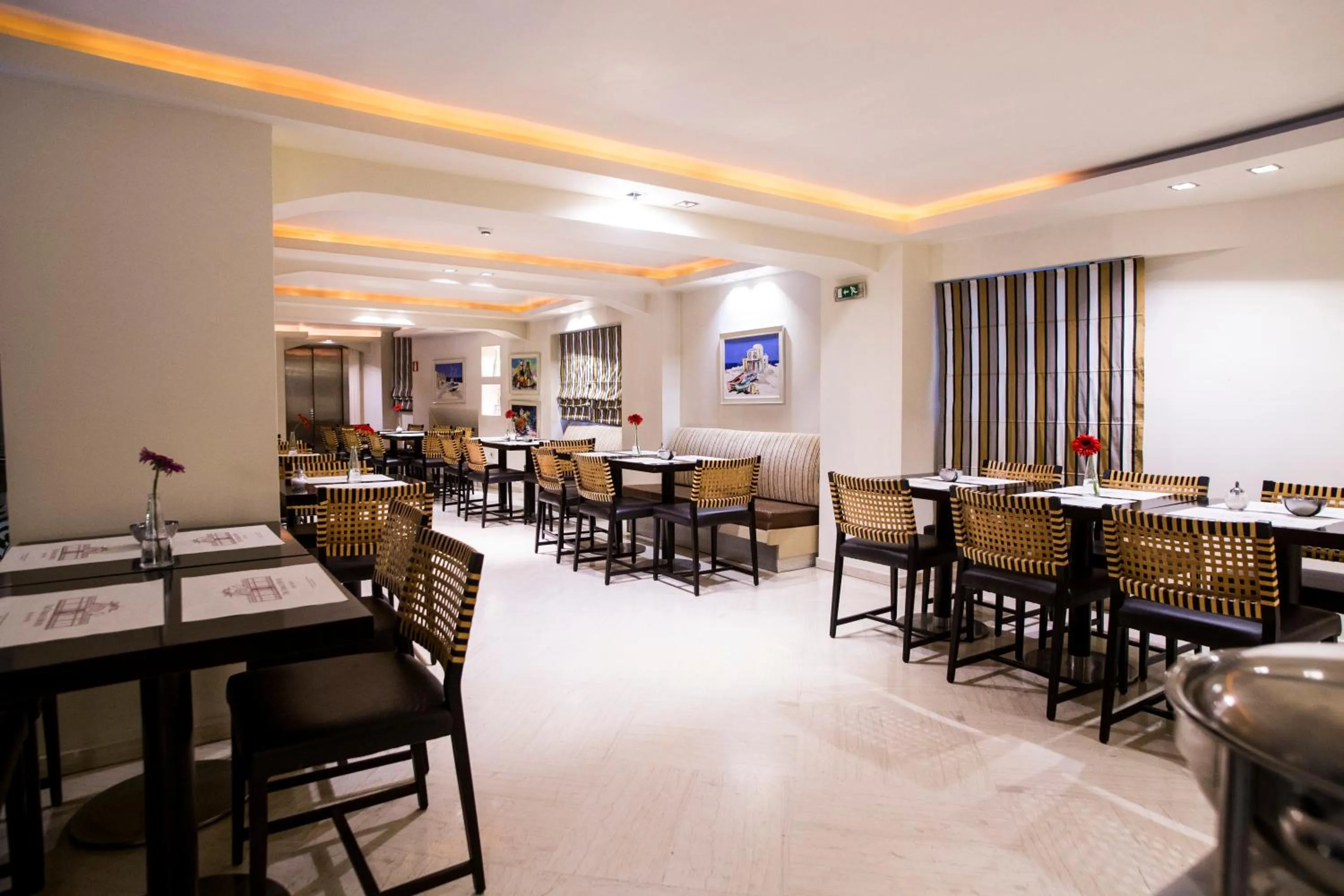 Day in Davitel - Tobacco Hotel