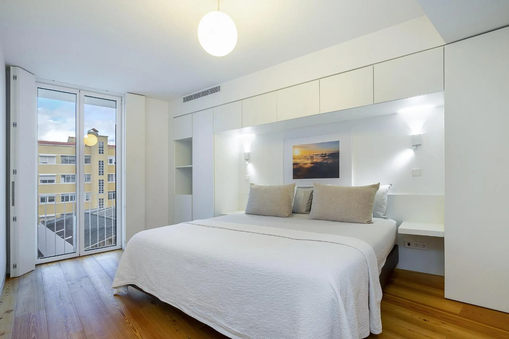 WHome City View Penthouse Luxurious Living in Lisbon with AC & Elevator