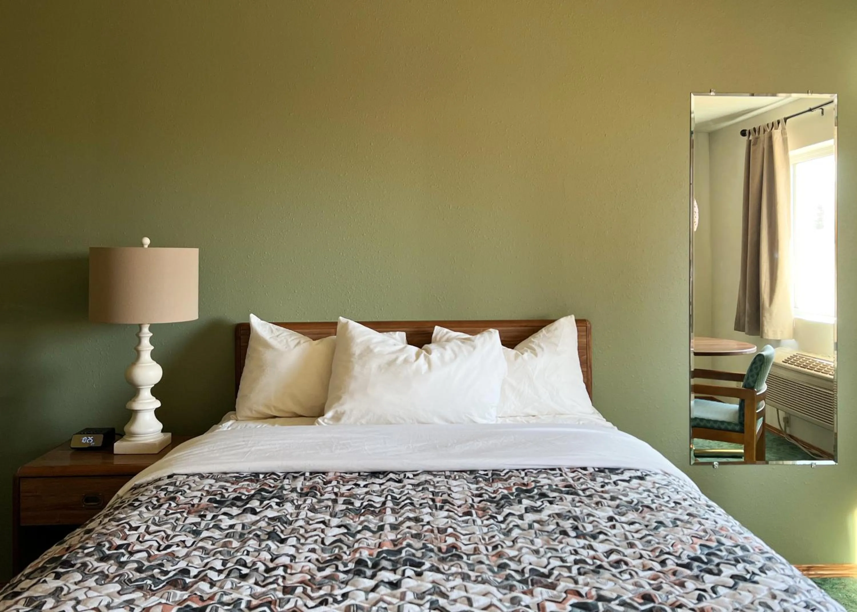 Bed in The Trail Inn - Sutton, Nebraska - US-6 HWY