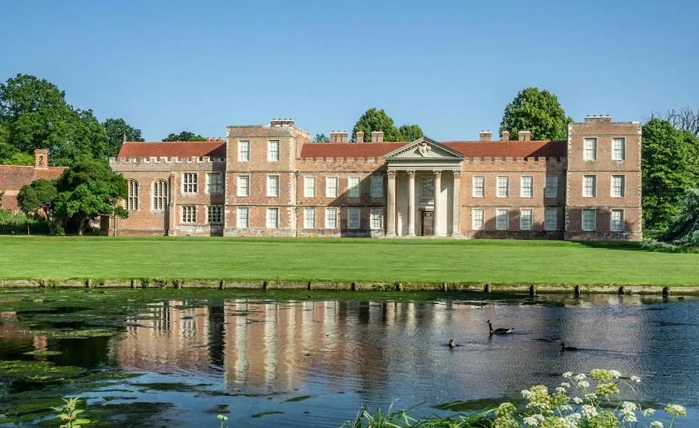 Nearby landmark in Modern Serviced Apartments For Contractors & Families with Free Parking, WiFi & Netflix By Redwood Stays