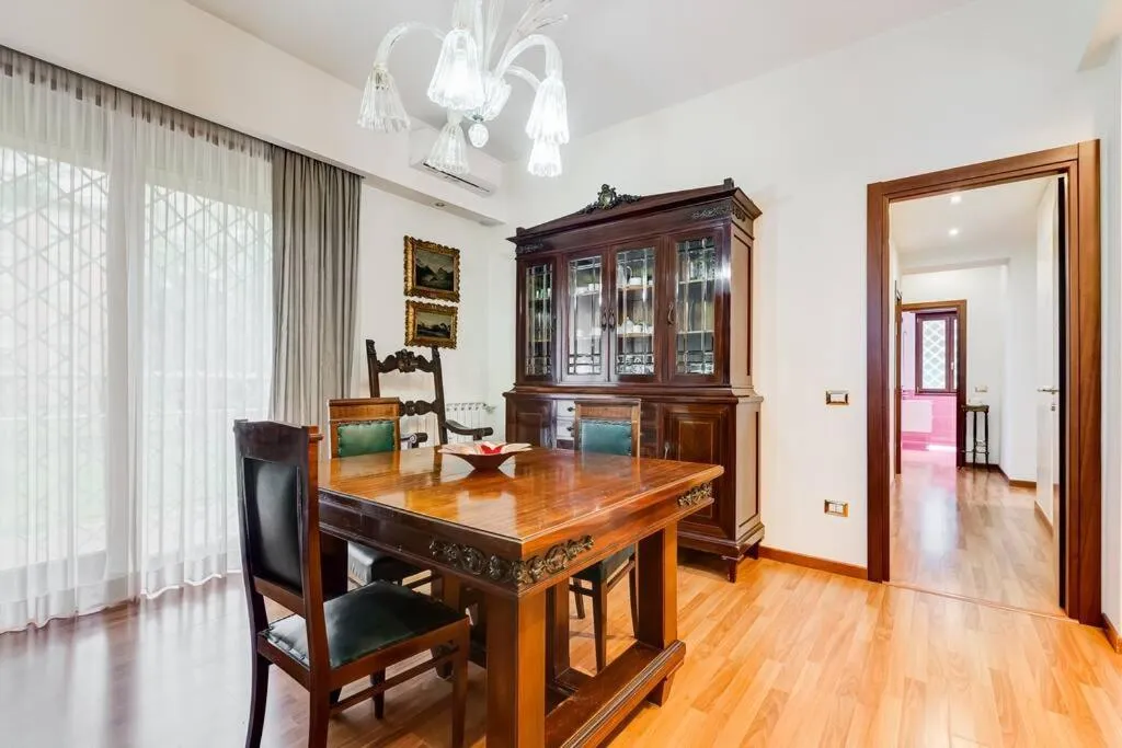 Exclusive Apartment in Eur Lake