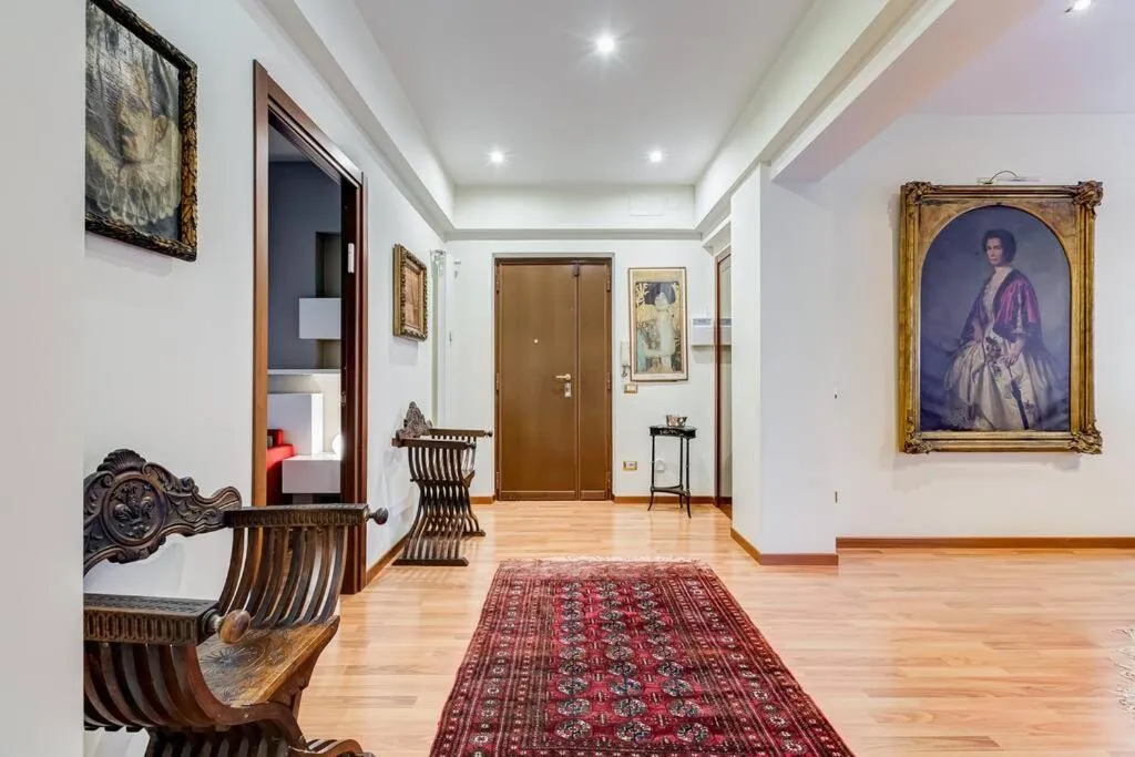 Exclusive Apartment in Eur Lake