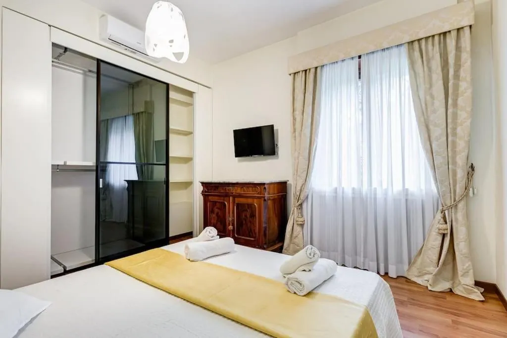 Bed in Exclusive Apartment in Eur Lake