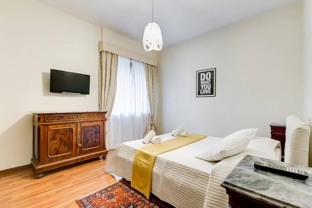 Bed in Exclusive Apartment in Eur Lake