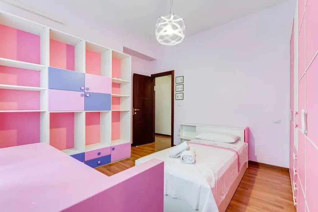 Bed in Exclusive Apartment in Eur Lake