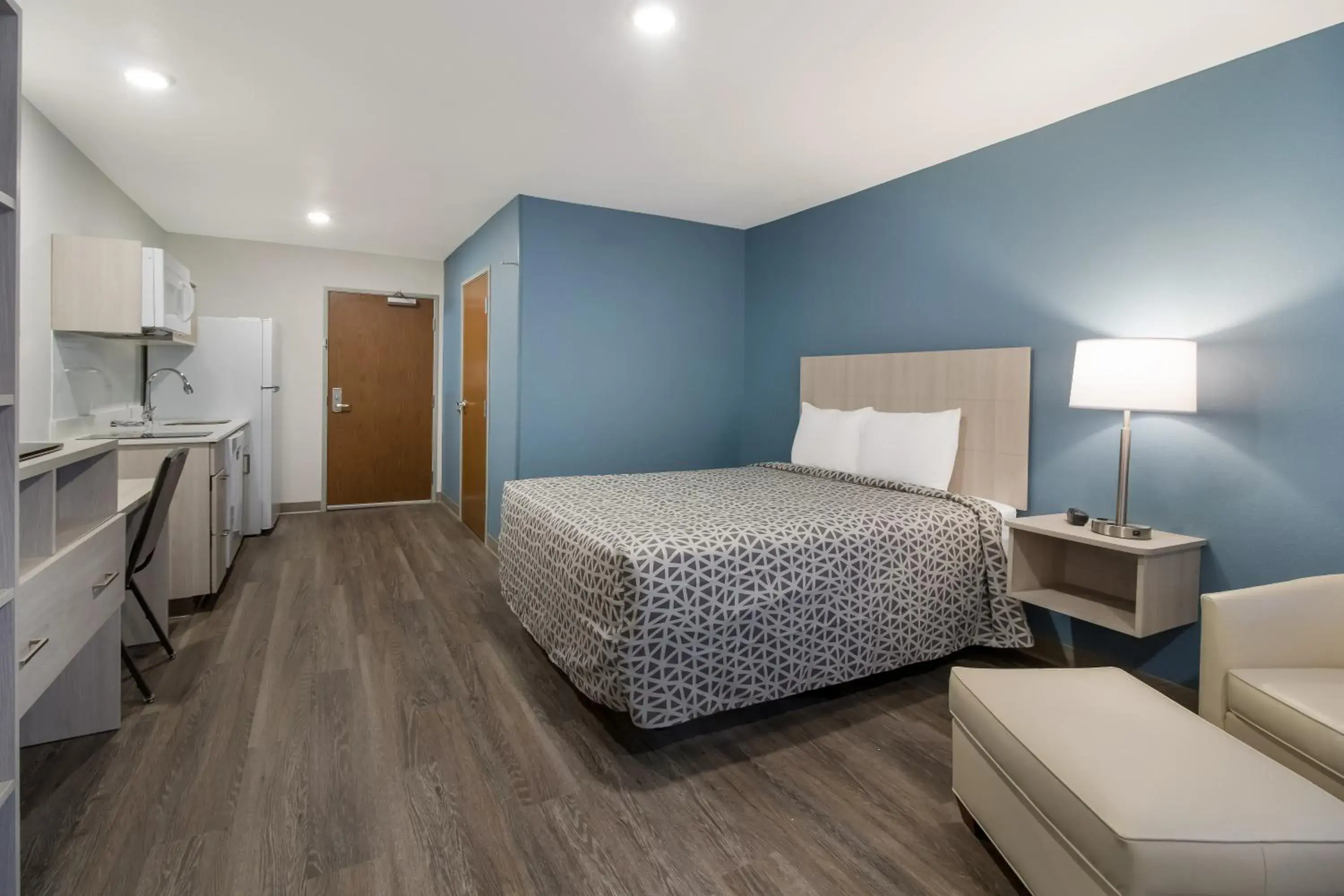 QUEEN SUITE WITH SOFA/DISHWASHER (DISHES/COOKWARE INCLUDED) in WoodSpring Suites Wixom - Novi QUEEN SUITE WITH SOFA/DISHWASHER (DISHES/COOKWARE INCLUDED) in WoodSpring Suites Wixom - Novi