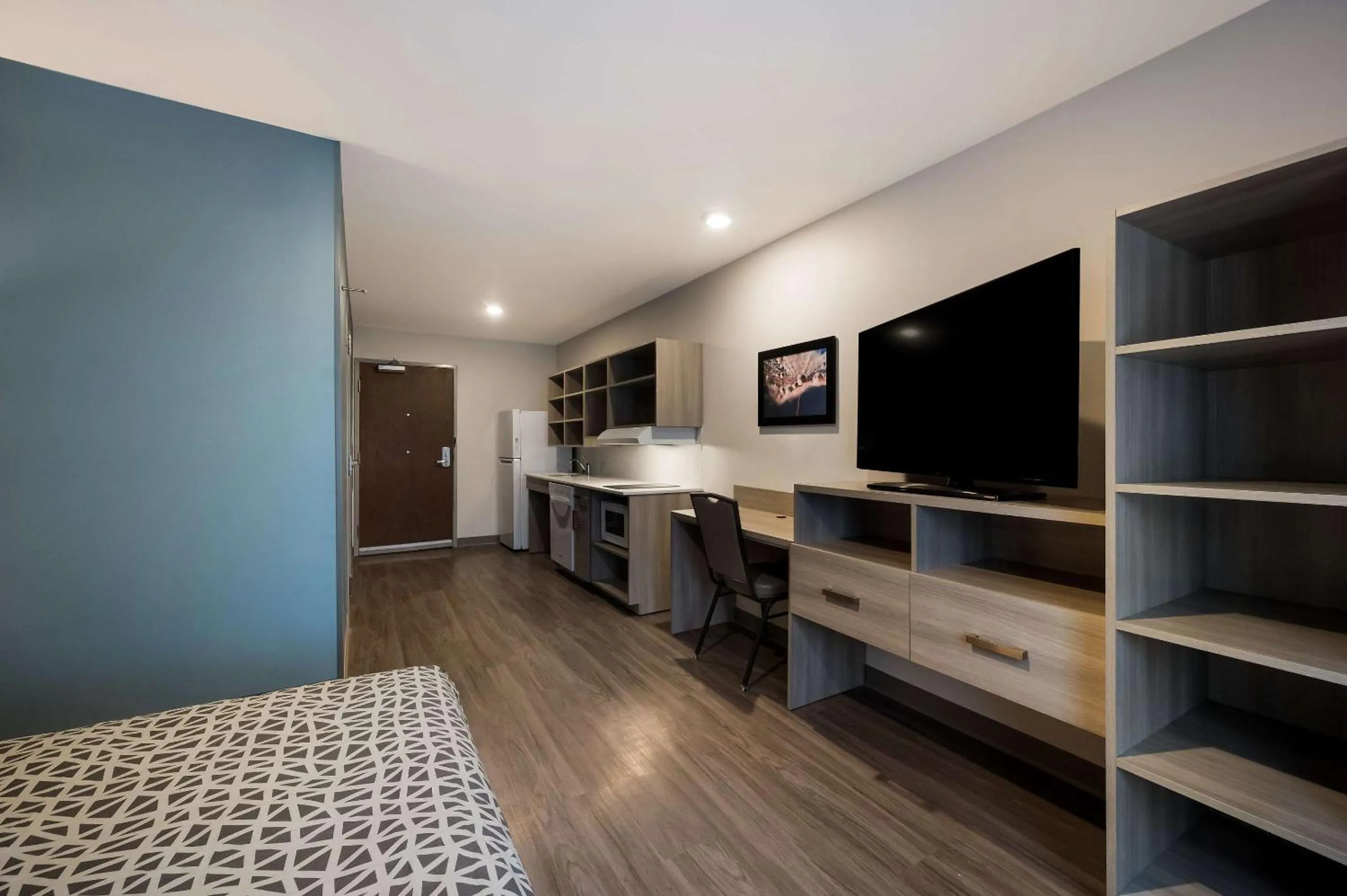 Bed in WoodSpring Suites Wixom - Novi