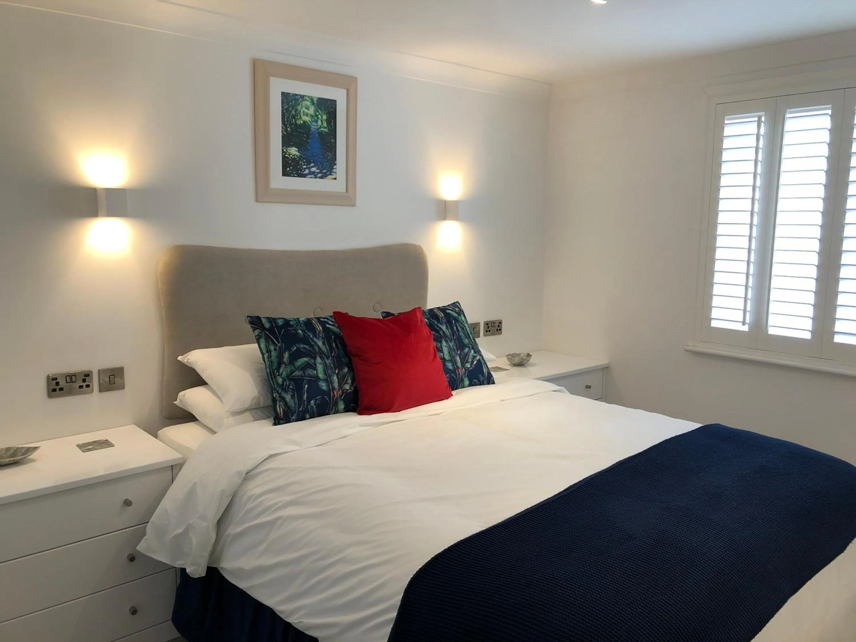 Stylish Sea View Apartment with Parking