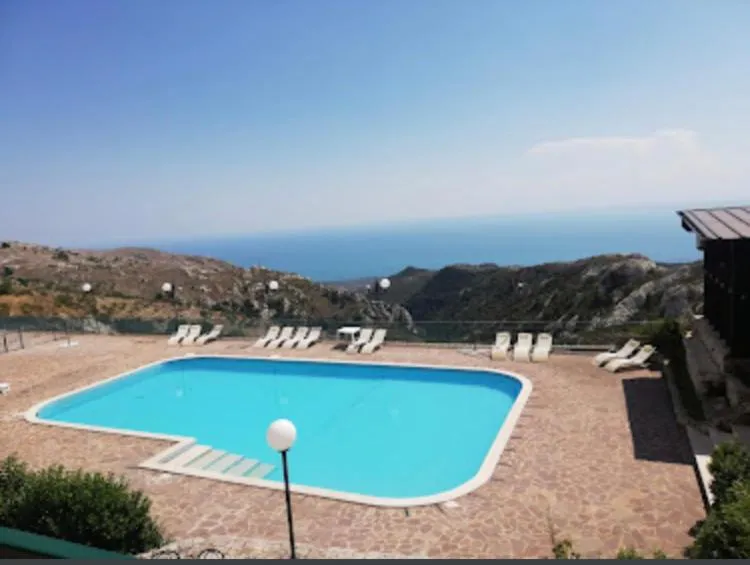 Swimming pool in Hotel Santangelo