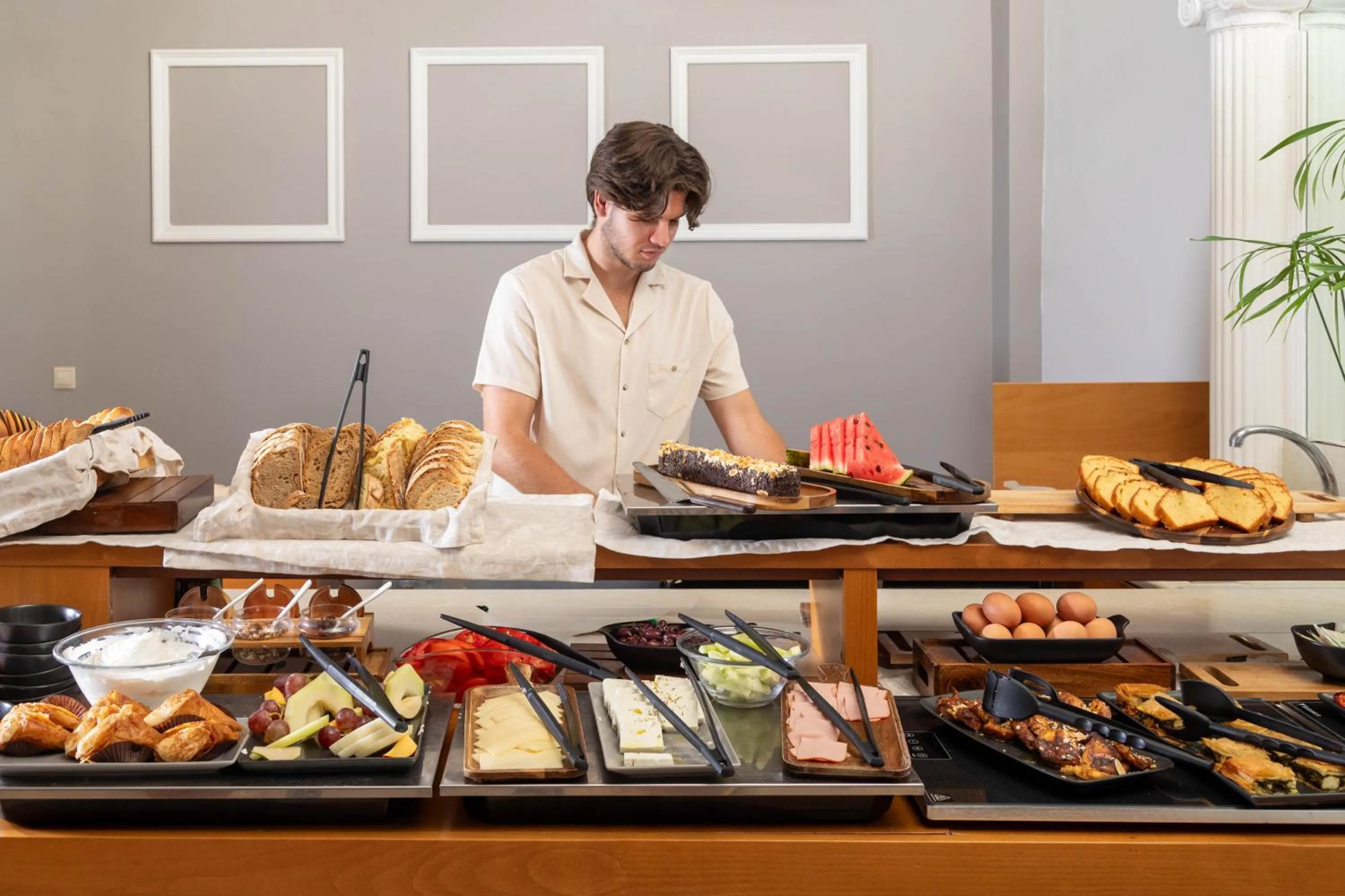 People in Bella Vista Beach Hotel