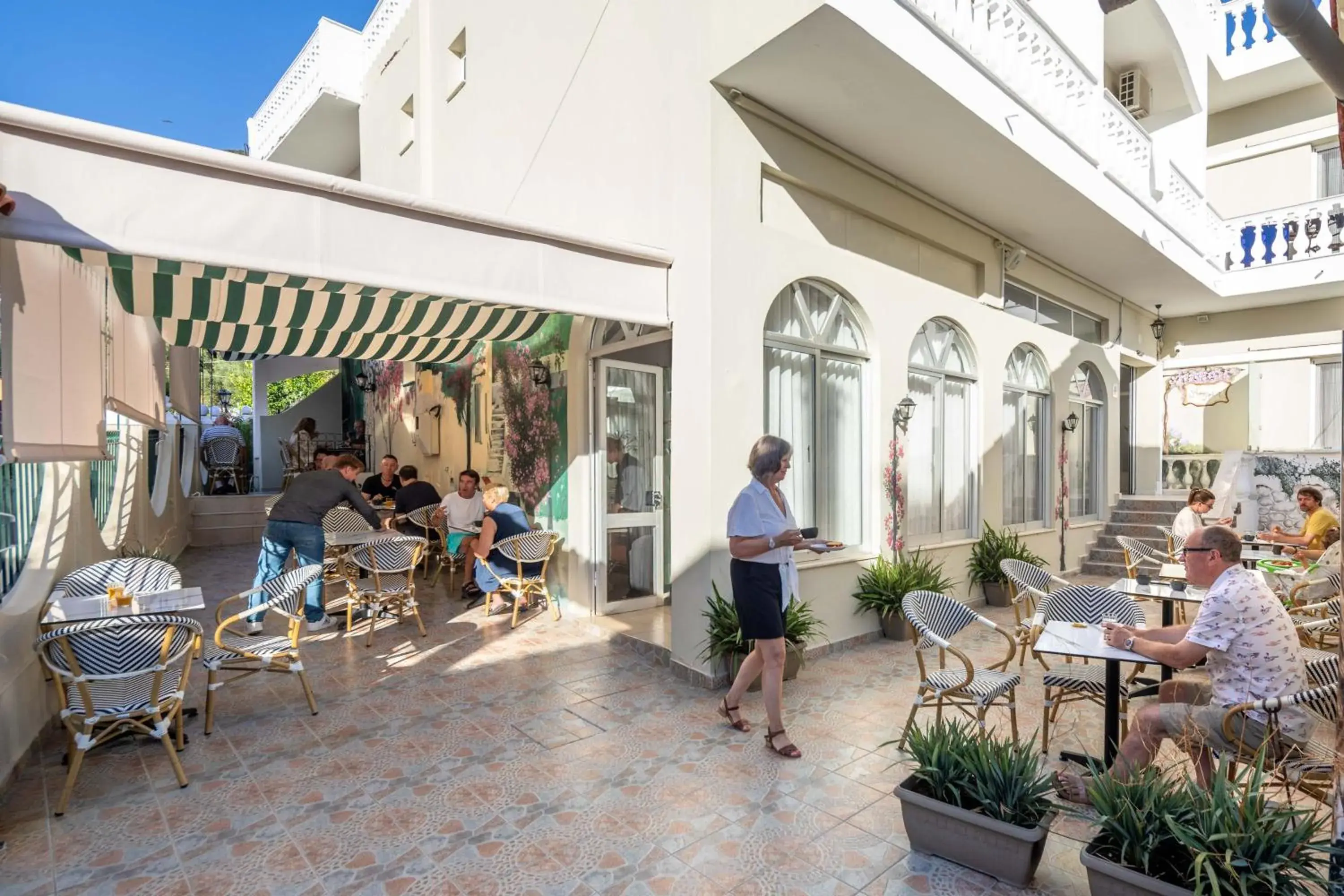 Property building in Bella Vista Beach Hotel Property building in Bella Vista Beach Hotel