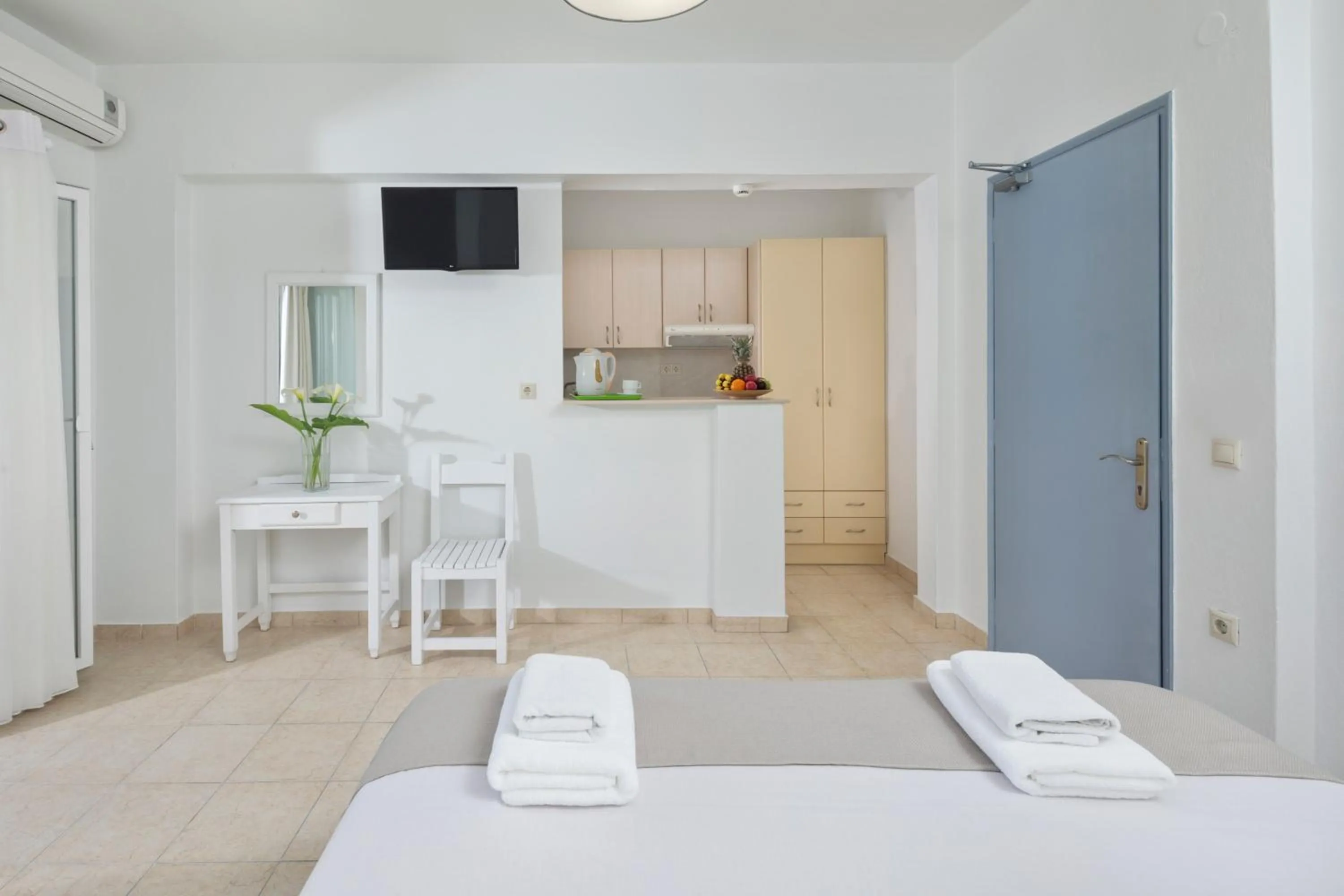 Bed in Bella Vista Beach Hotel