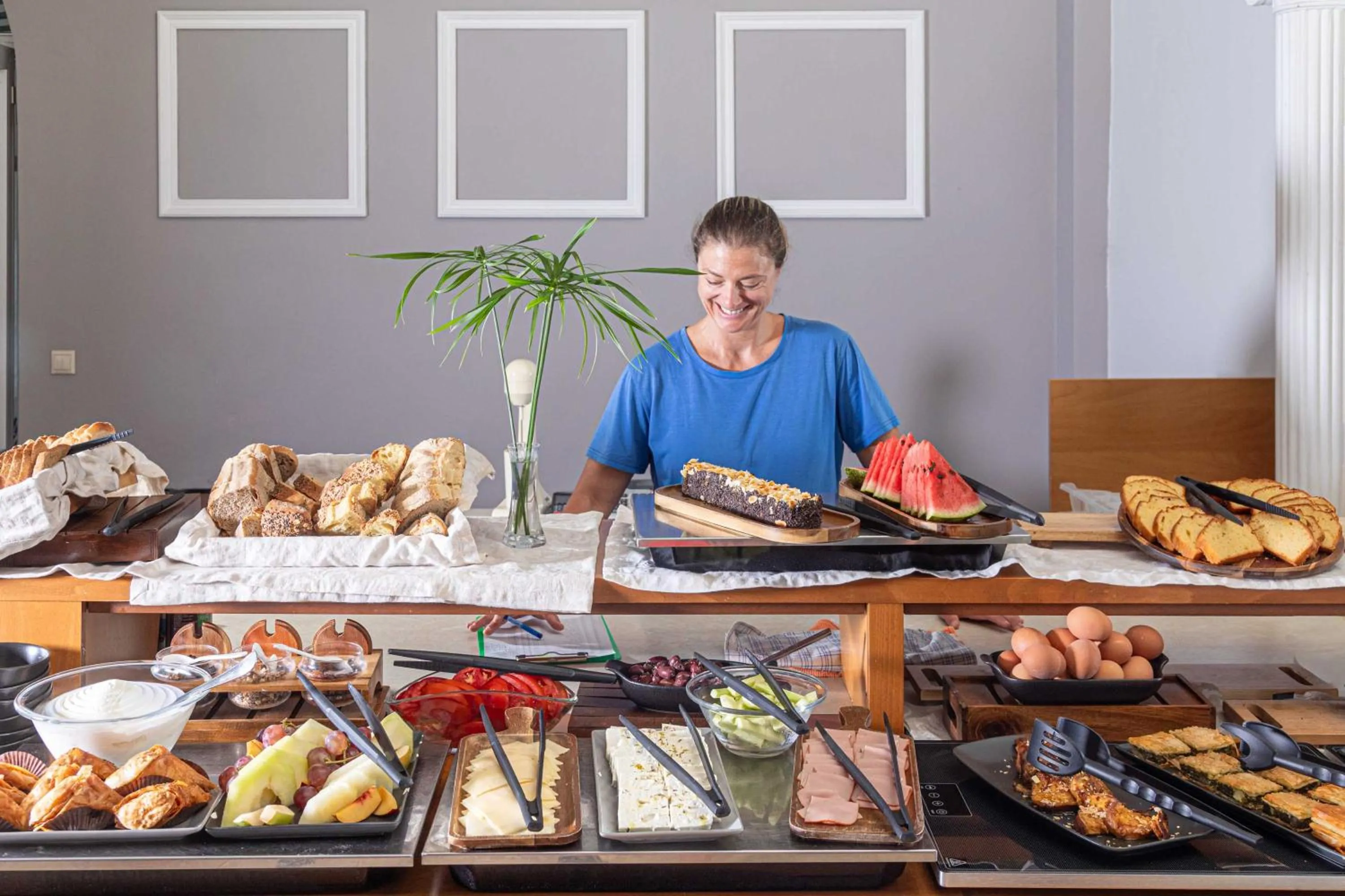 Lounge or bar in Bella Vista Beach Hotel