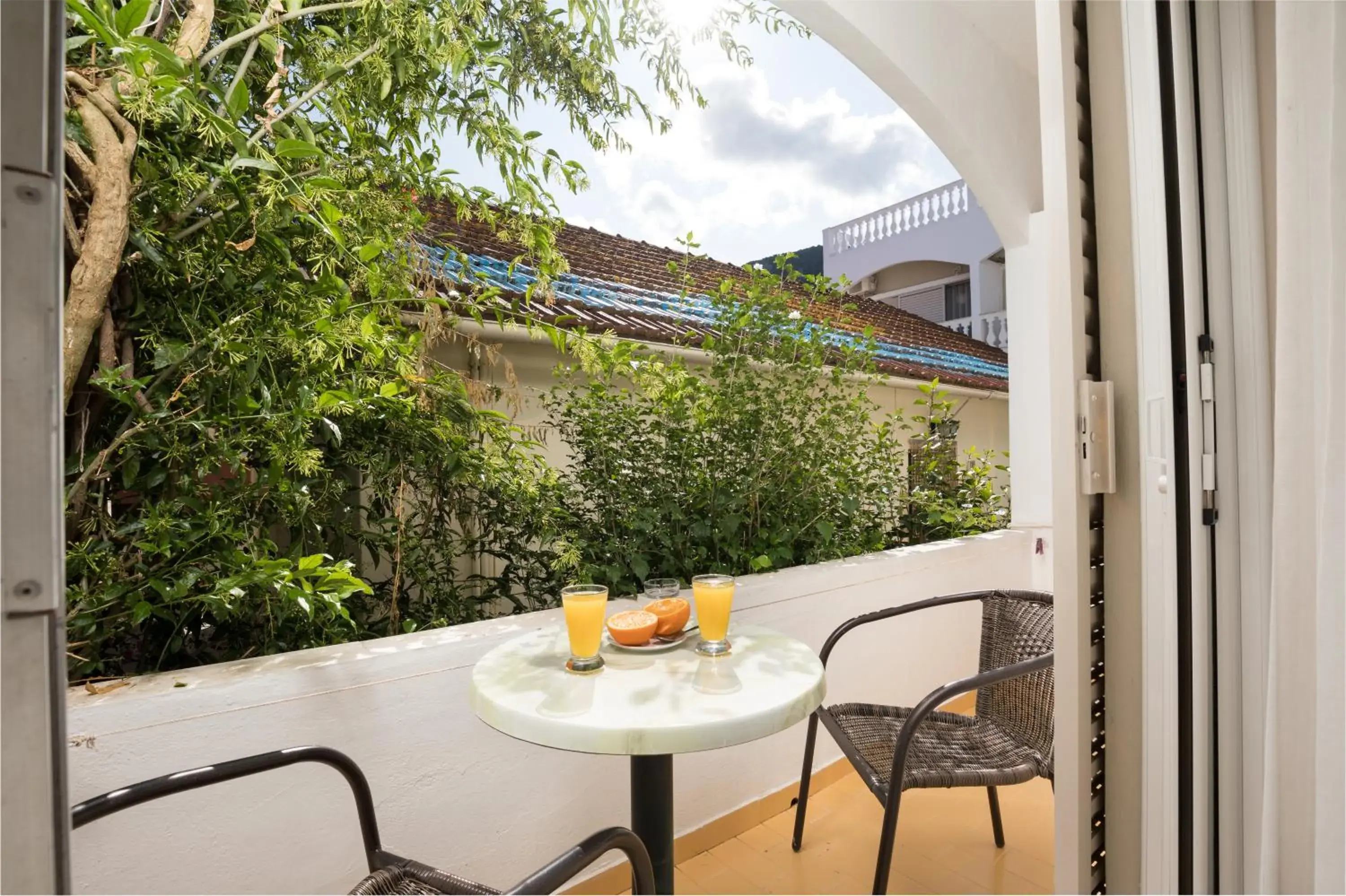 Property building in Bella Vista Beach Hotel Property building in Bella Vista Beach Hotel