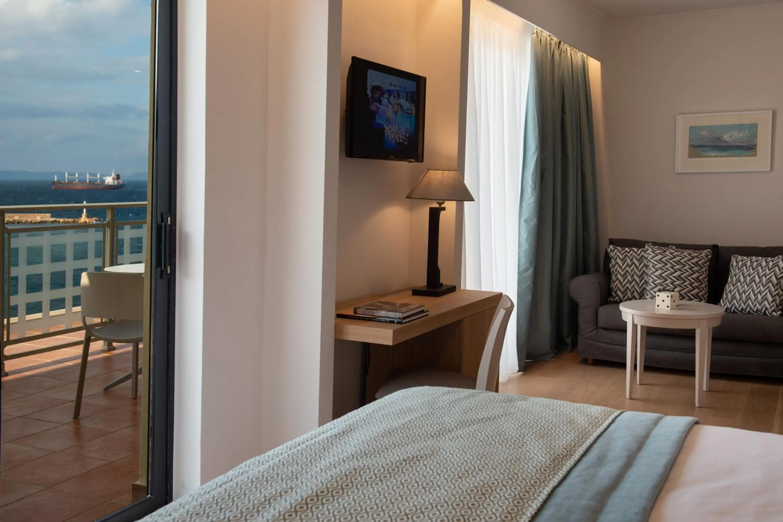 Photo of the whole room, Bed in Chios Chandris