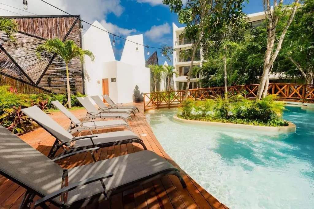 Near Beach+Jungle Views. King bed+220 megs+2 bikes