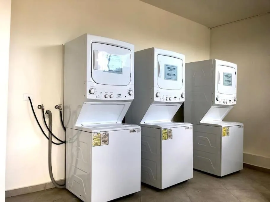 Near Beach+Jungle Views. King bed+220 megs+2 bikes