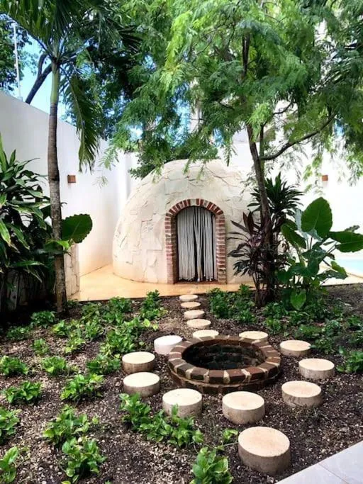 Near Beach+Jungle Views. King bed+220 megs+2 bikes