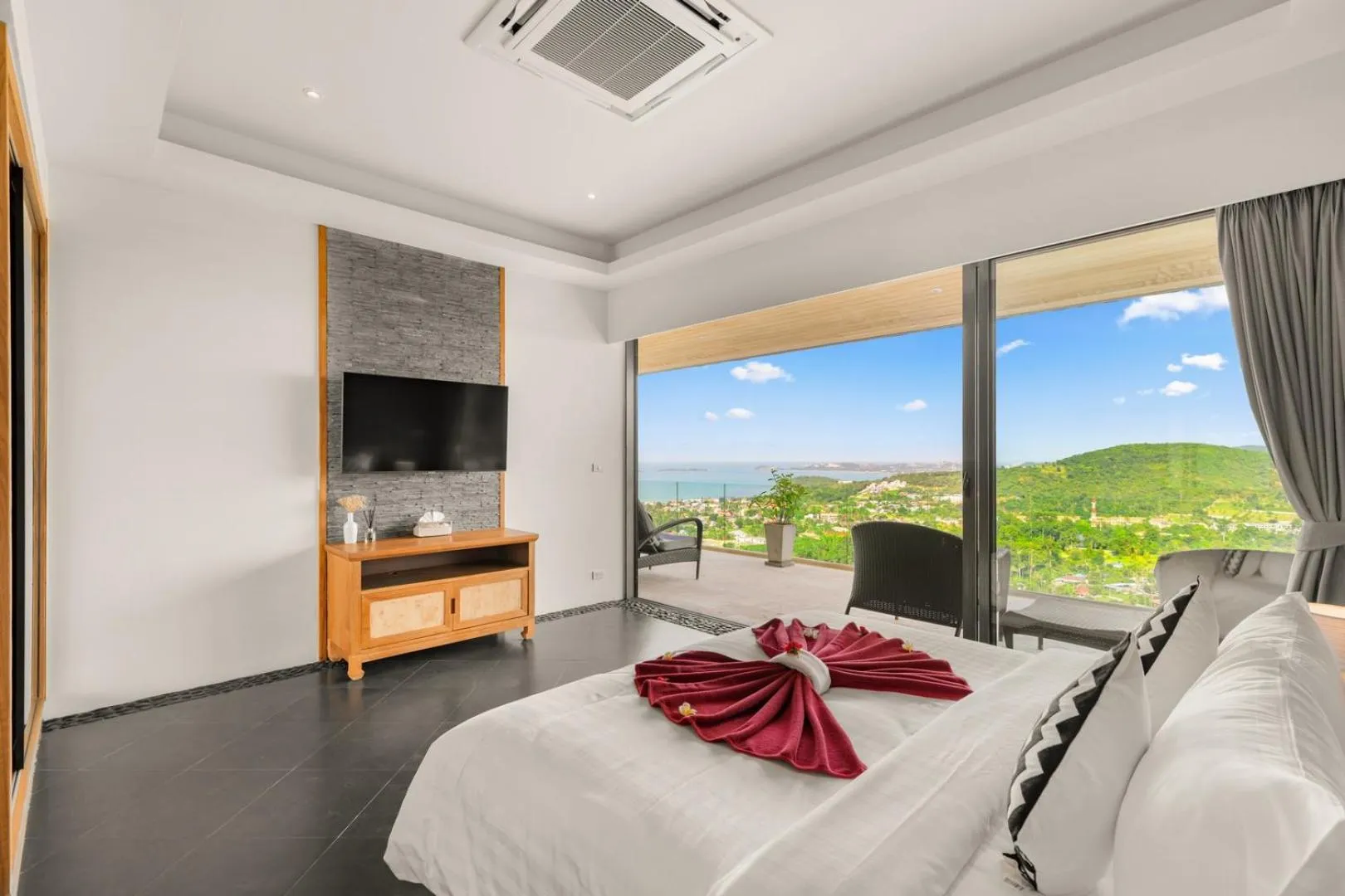 Bed in Villa Firefly- Spectacular Family Friendly Villa