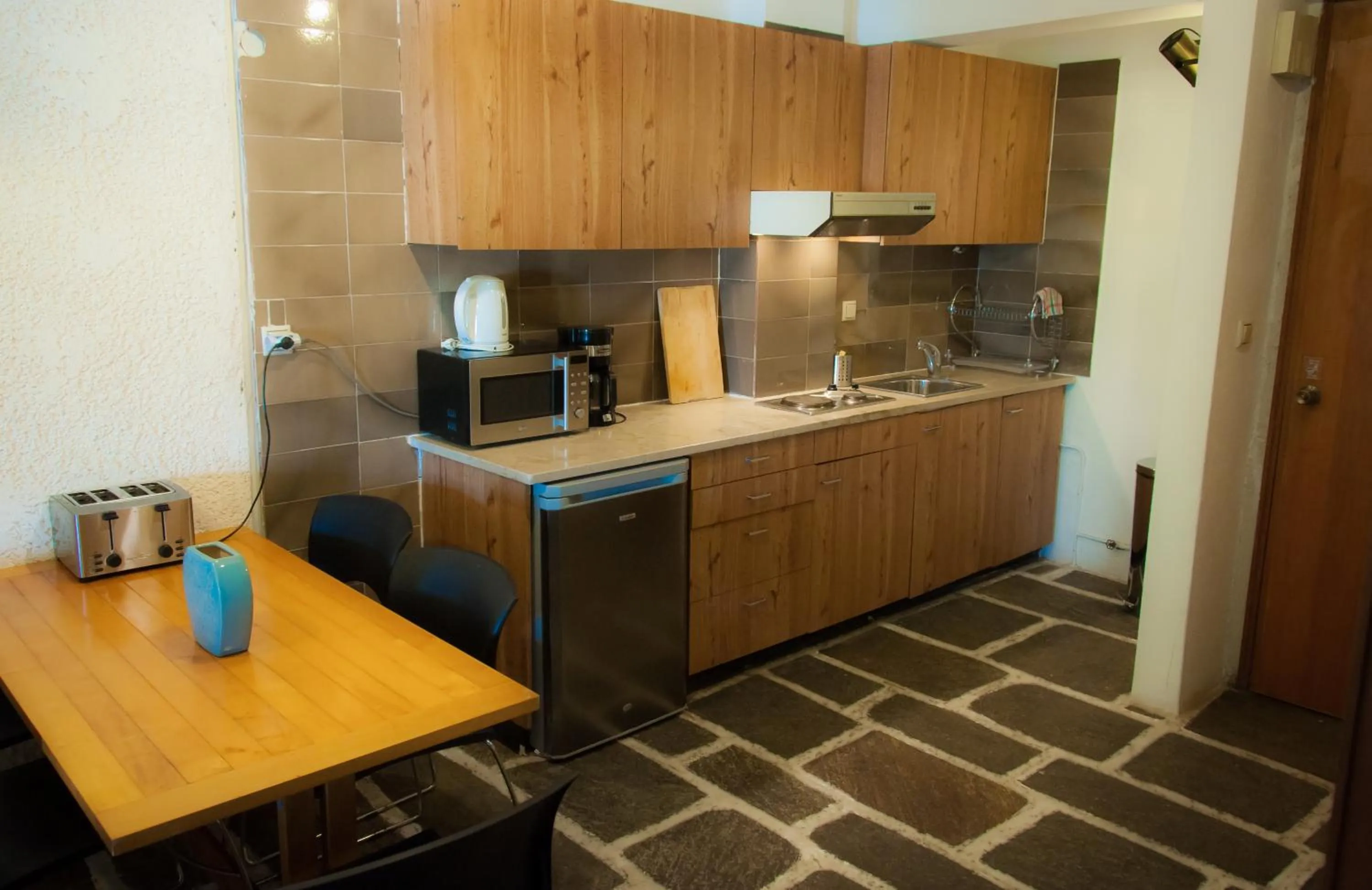 Kitchen or kitchenette in Apollonia Hotel Apartments