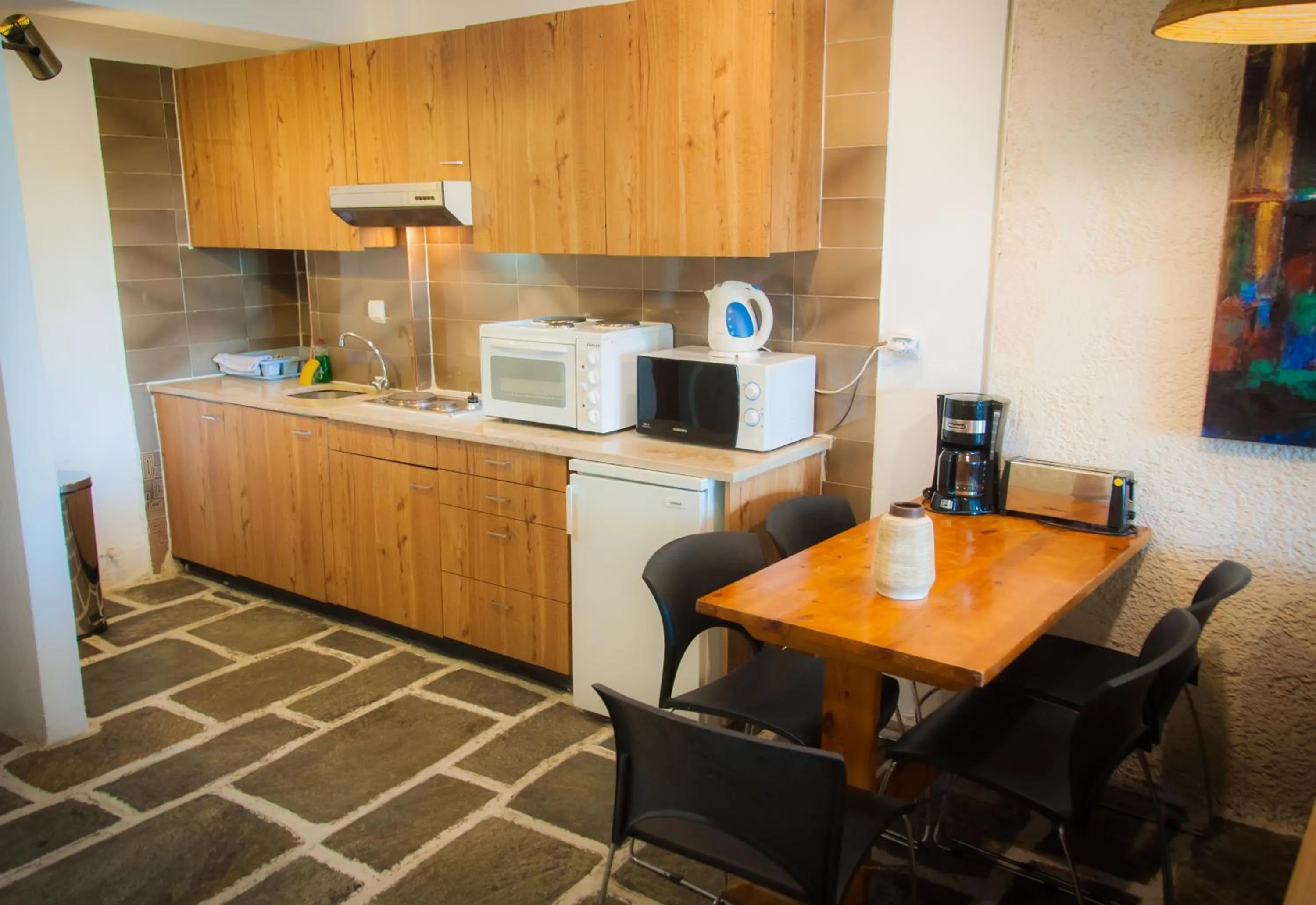 Kitchen or kitchenette in Apollonia Hotel Apartments