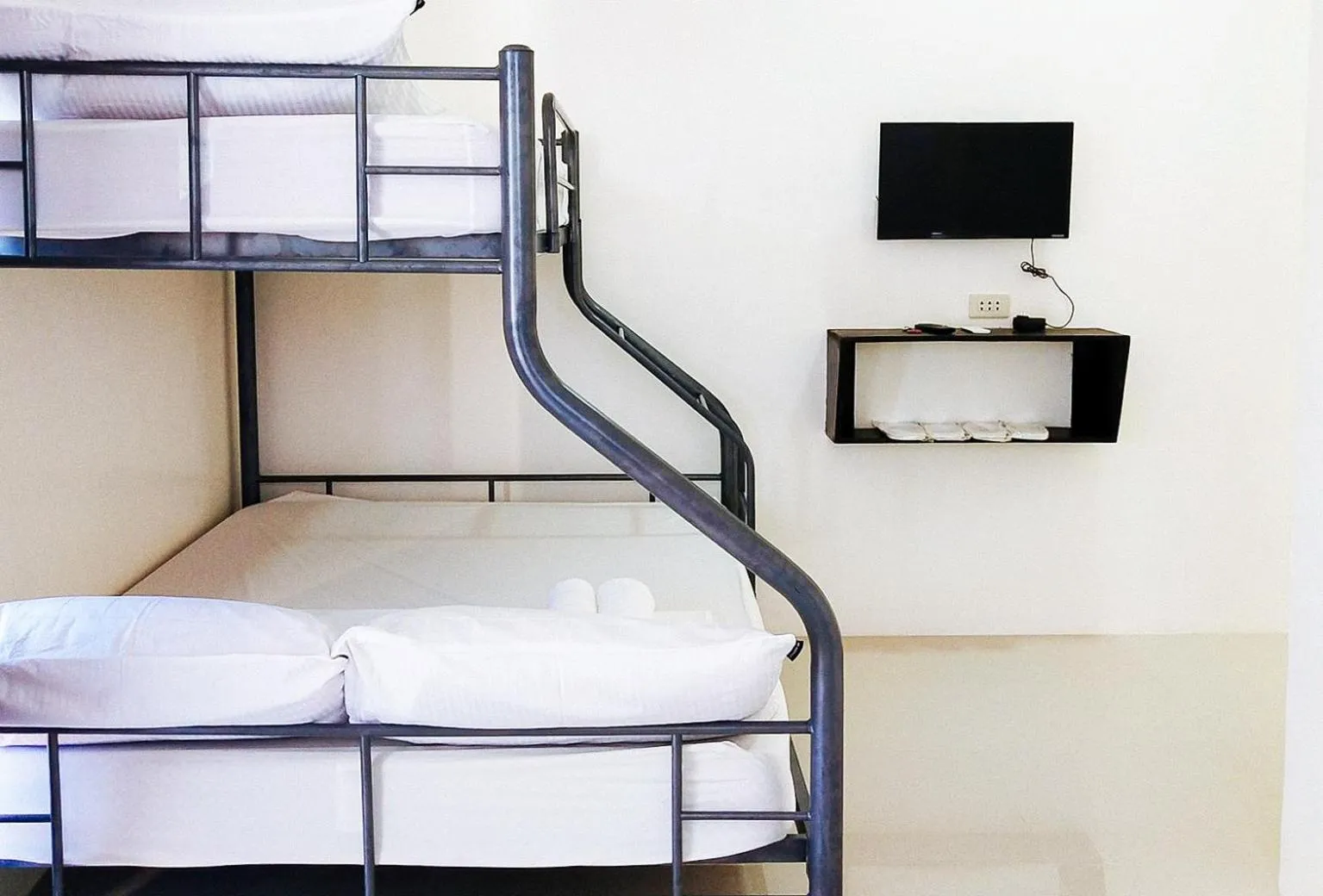 Bed in L and V Bantayan Guest House