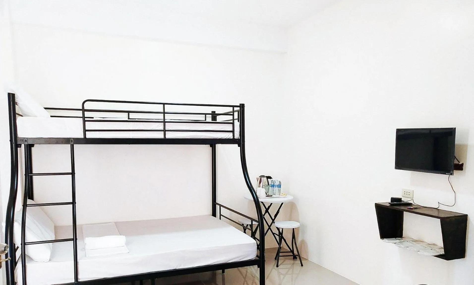 Photo of the whole room in L and V Bantayan Guest House