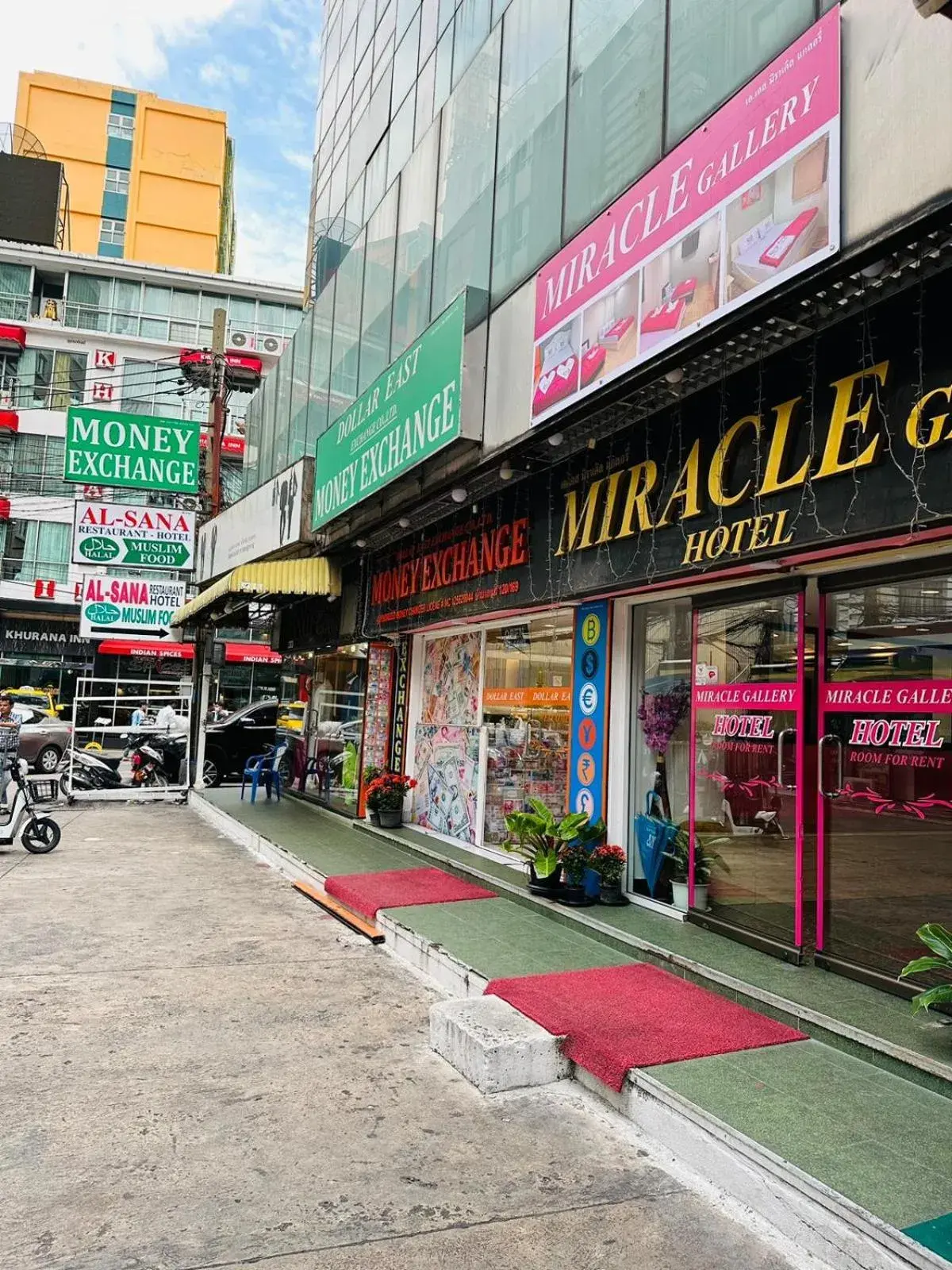 Restaurant/places to eat in Miracle Gallery Hotel Restaurant/places to eat in Miracle Gallery Hotel