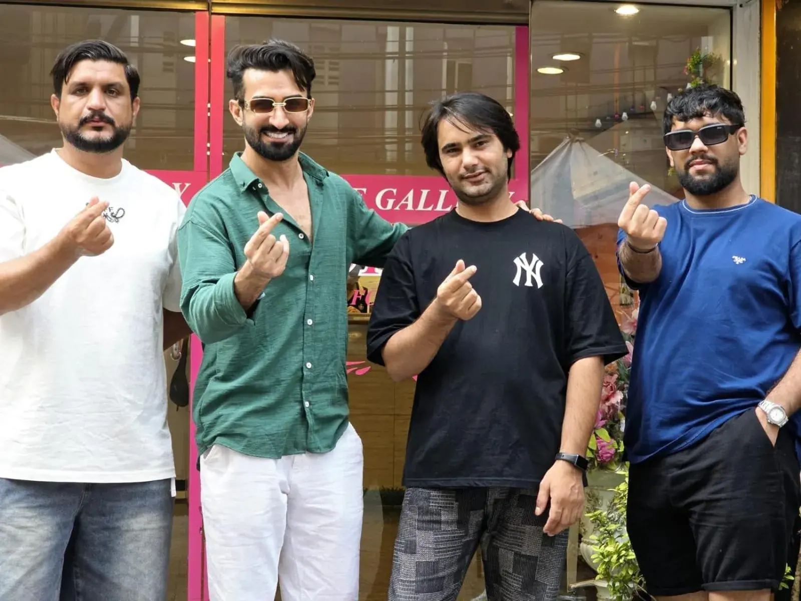 Restaurant/places to eat in Miracle Gallery Hotel Restaurant/places to eat in Miracle Gallery Hotel