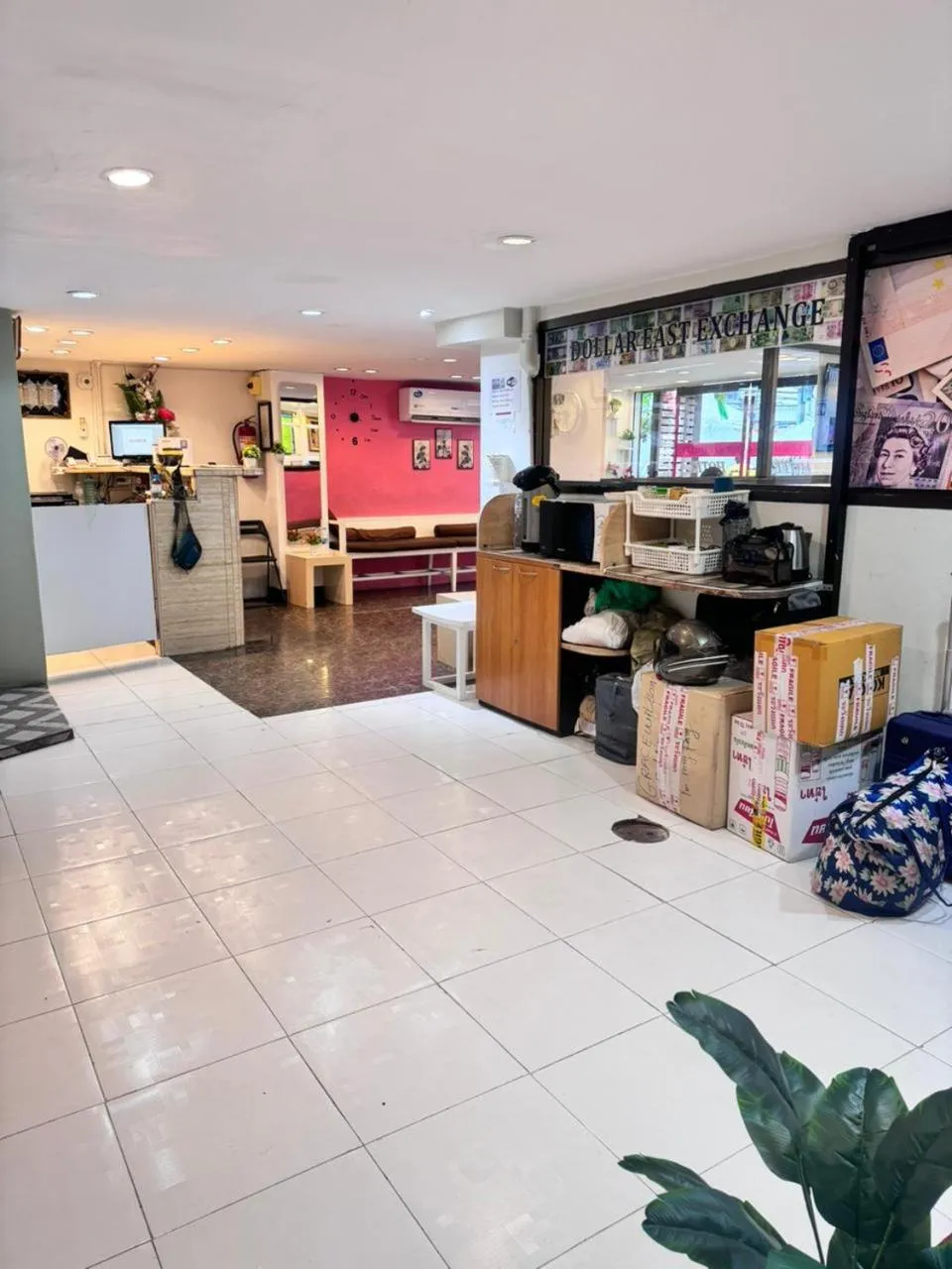 oven in Miracle Gallery Hotel