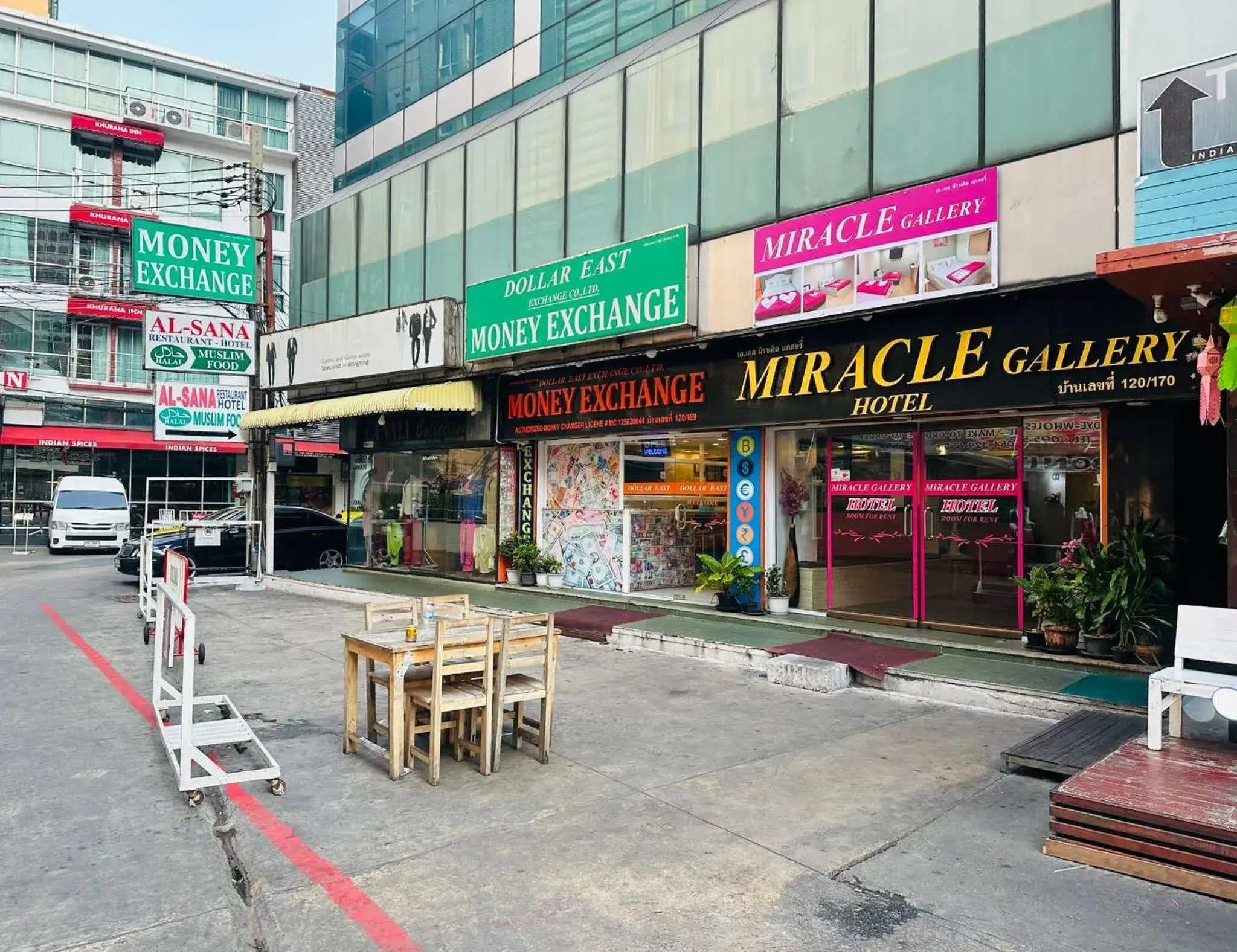 Property building in Miracle Gallery Hotel Property building in Miracle Gallery Hotel