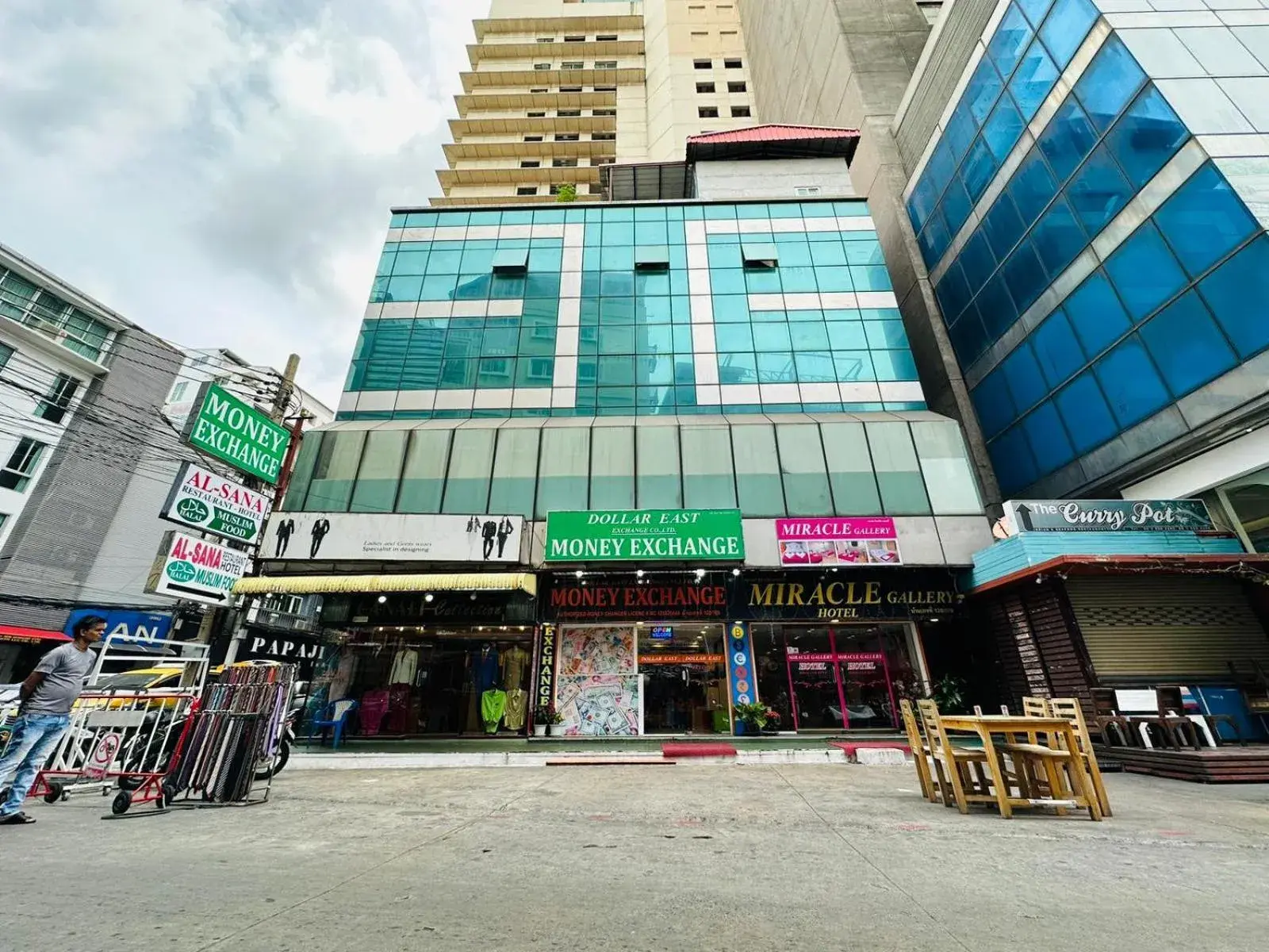 Property building in Miracle Gallery Hotel Property building in Miracle Gallery Hotel