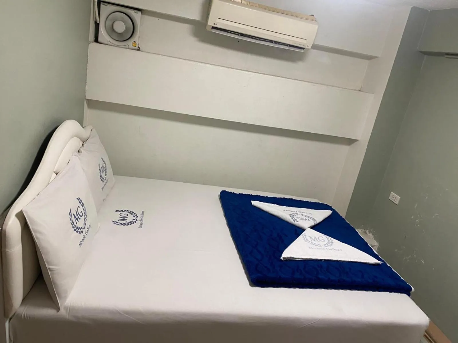 Bed in Miracle Gallery Hotel