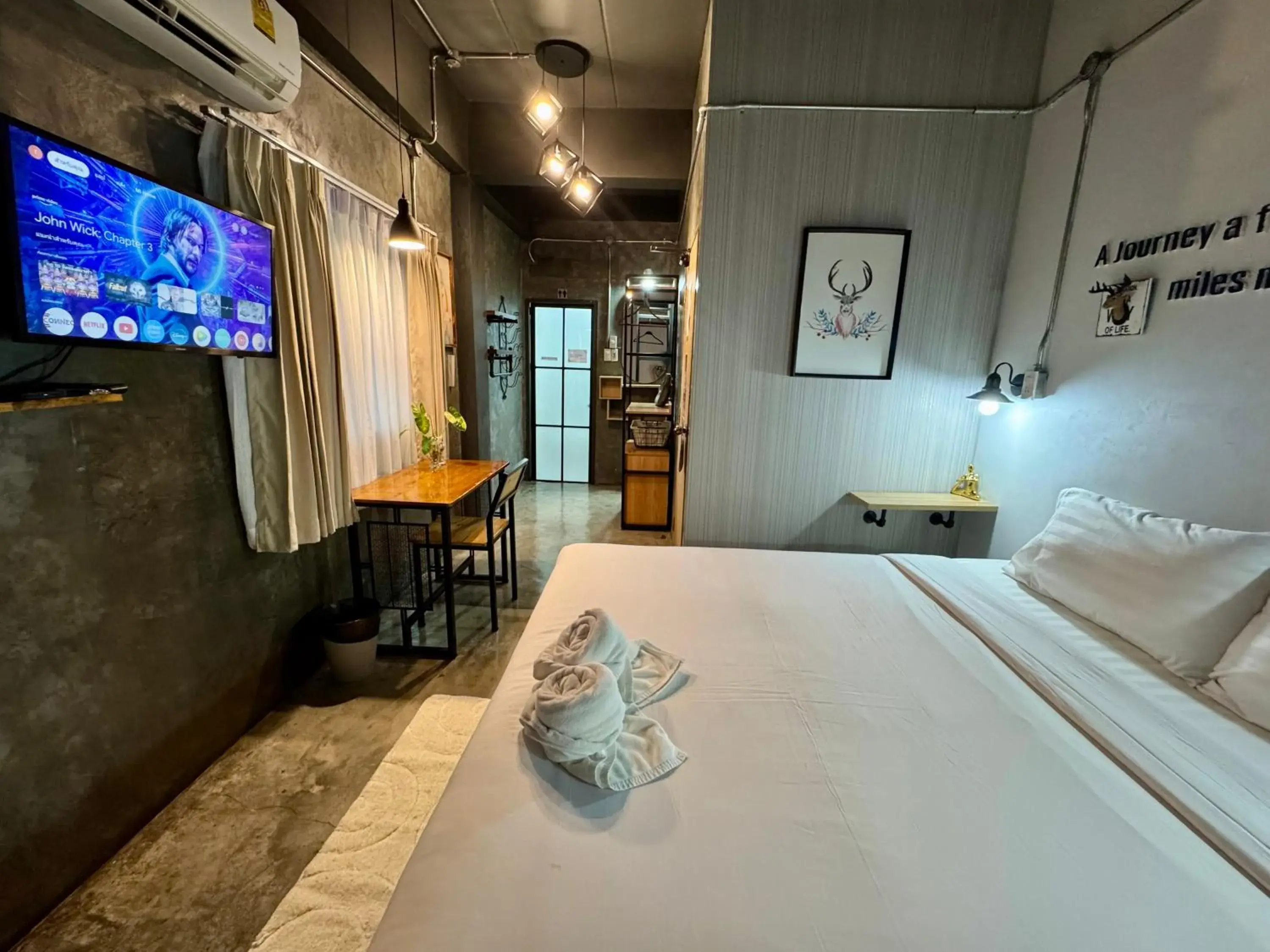 Small Double Room in Tanwa House Small Double Room in Tanwa House