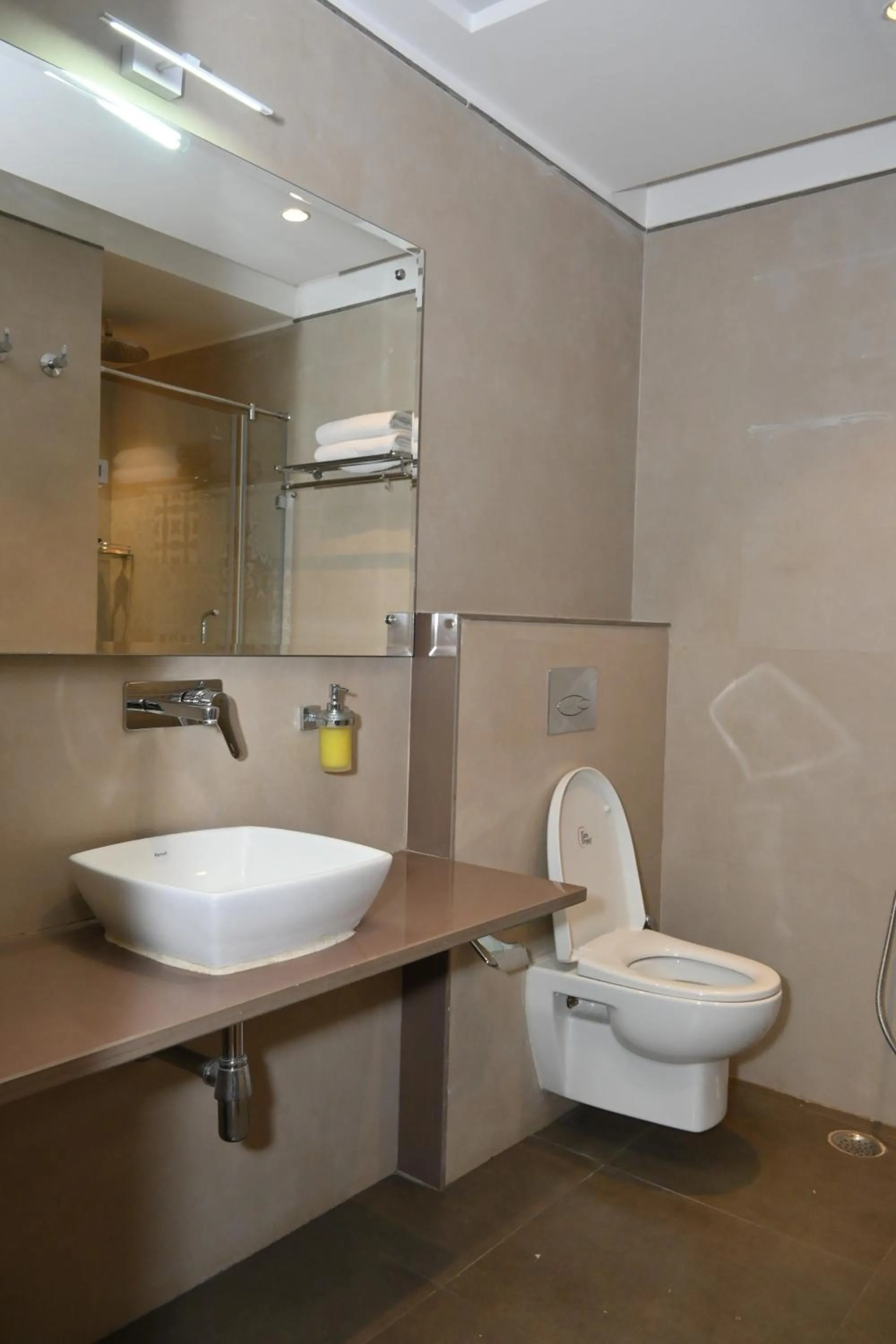Toilet in Hotel Banaras Villa