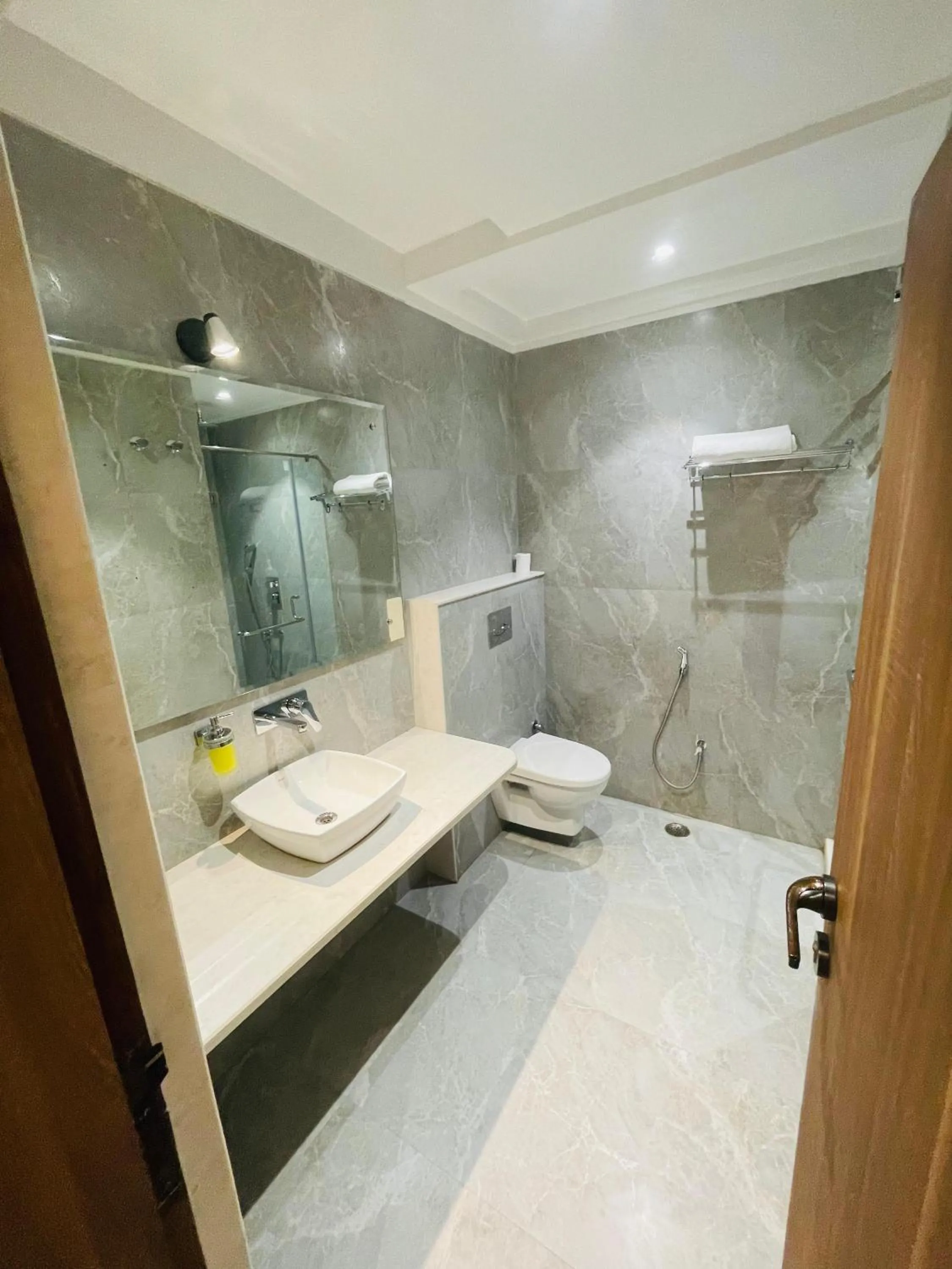 Toilet in Hotel Banaras Villa