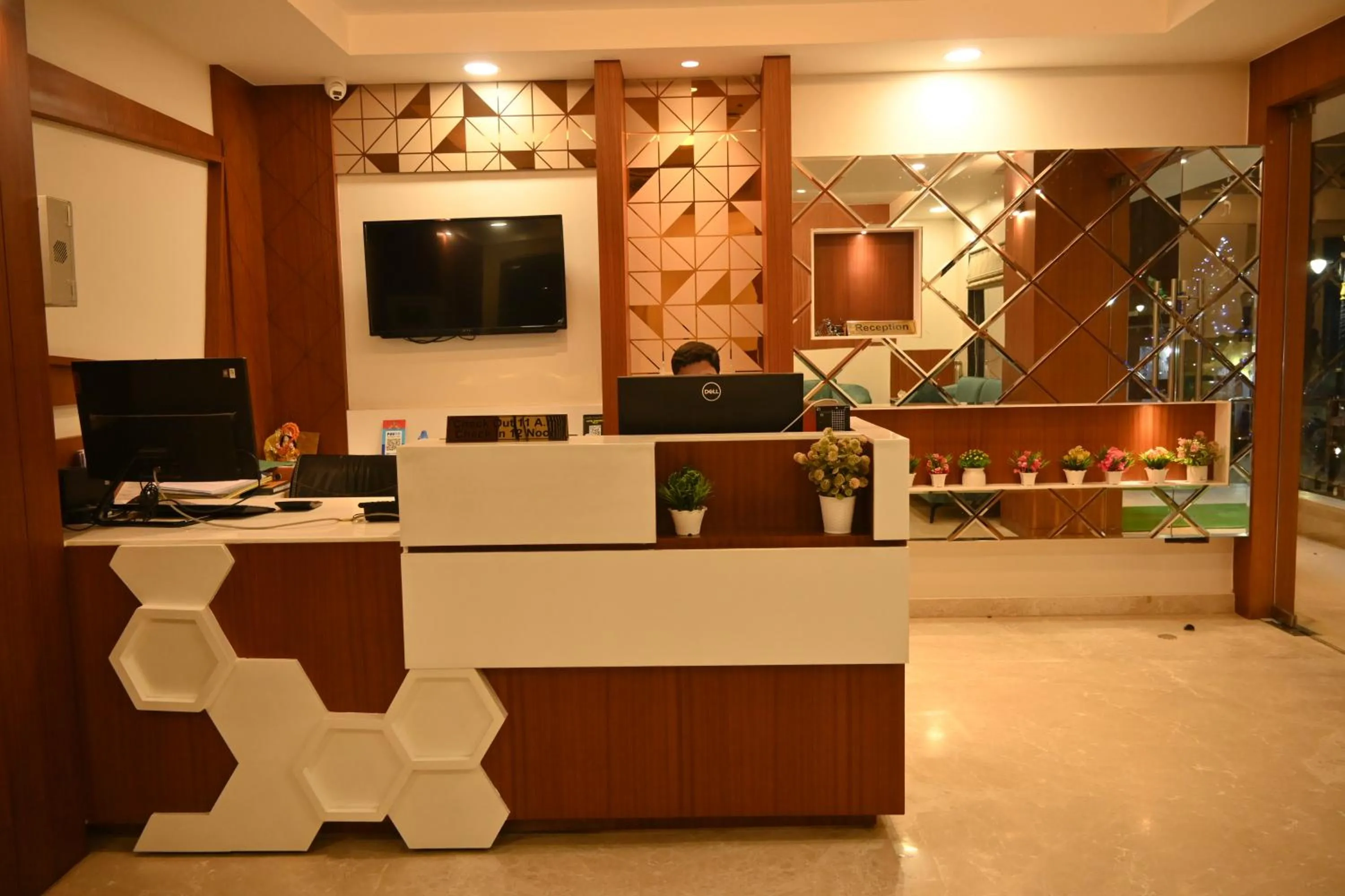 Restaurant/places to eat in Hotel Banaras Villa