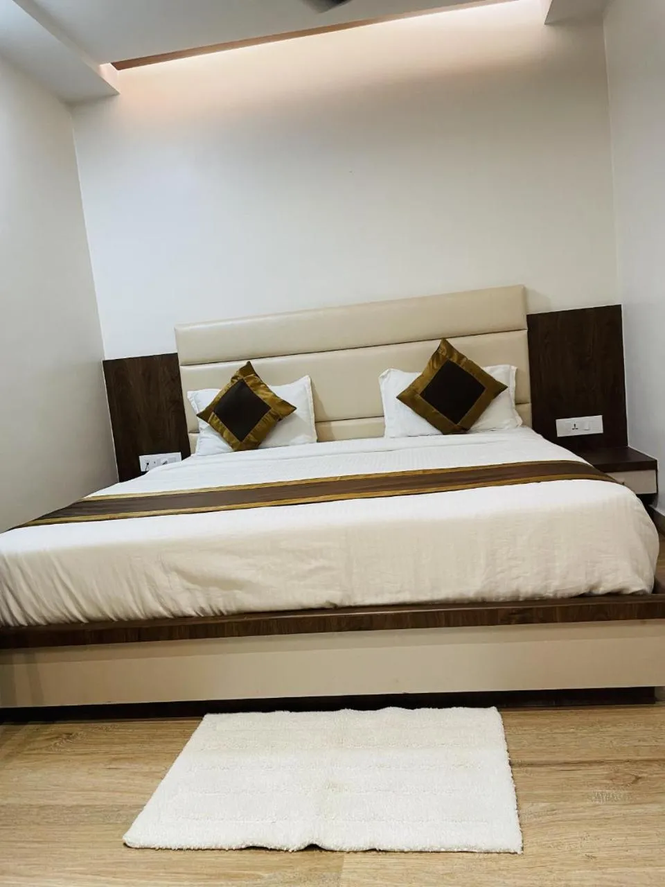 Bedroom, Bed in Hotel Banaras Villa
