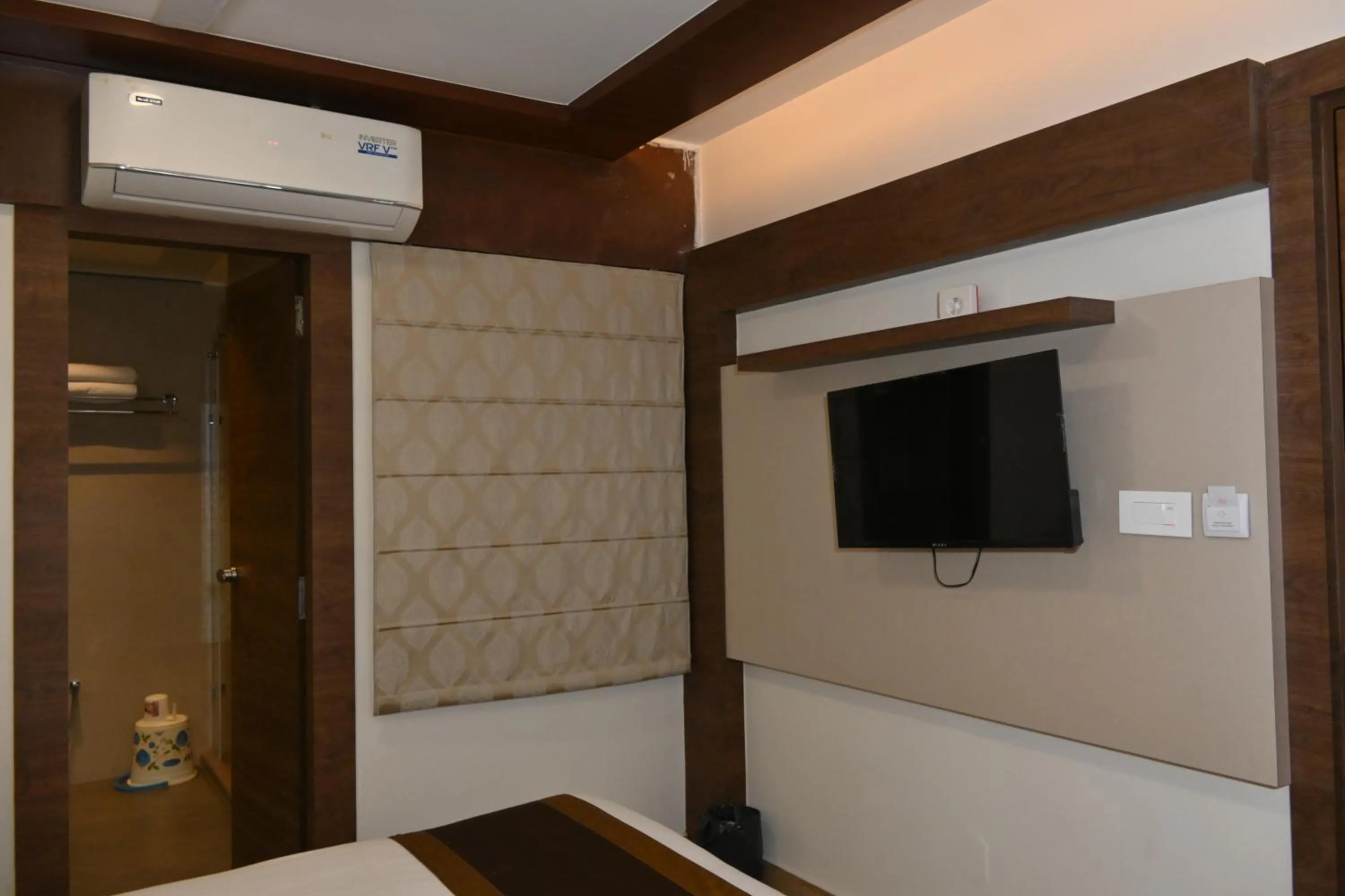 TV and multimedia in Hotel Banaras Villa
