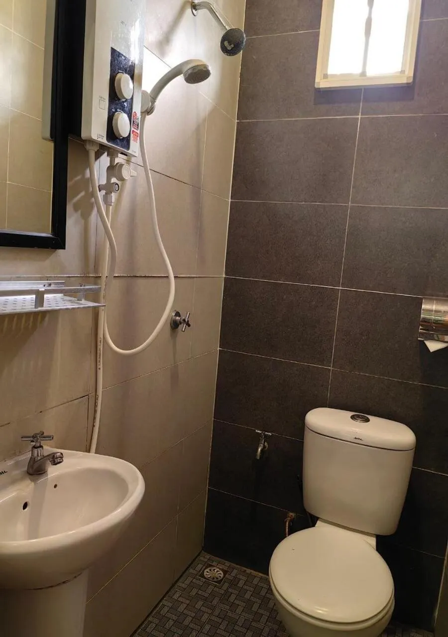 Shower in Grapevine Garden