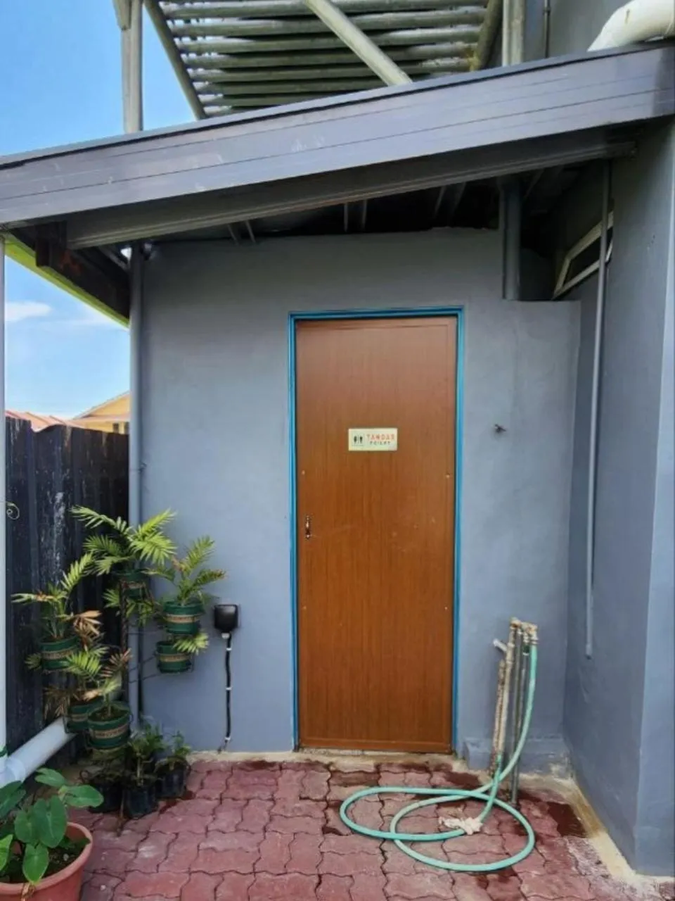 Toilet in Grapevine Garden