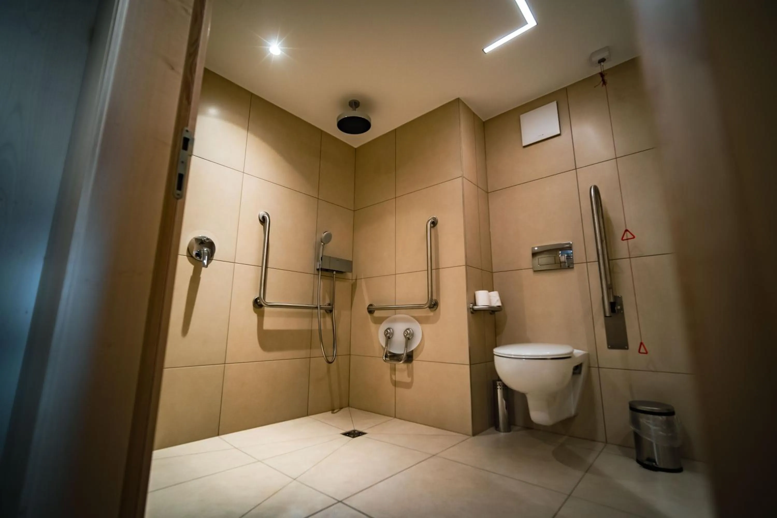 Shower in Eleven Business & Sport Hotel