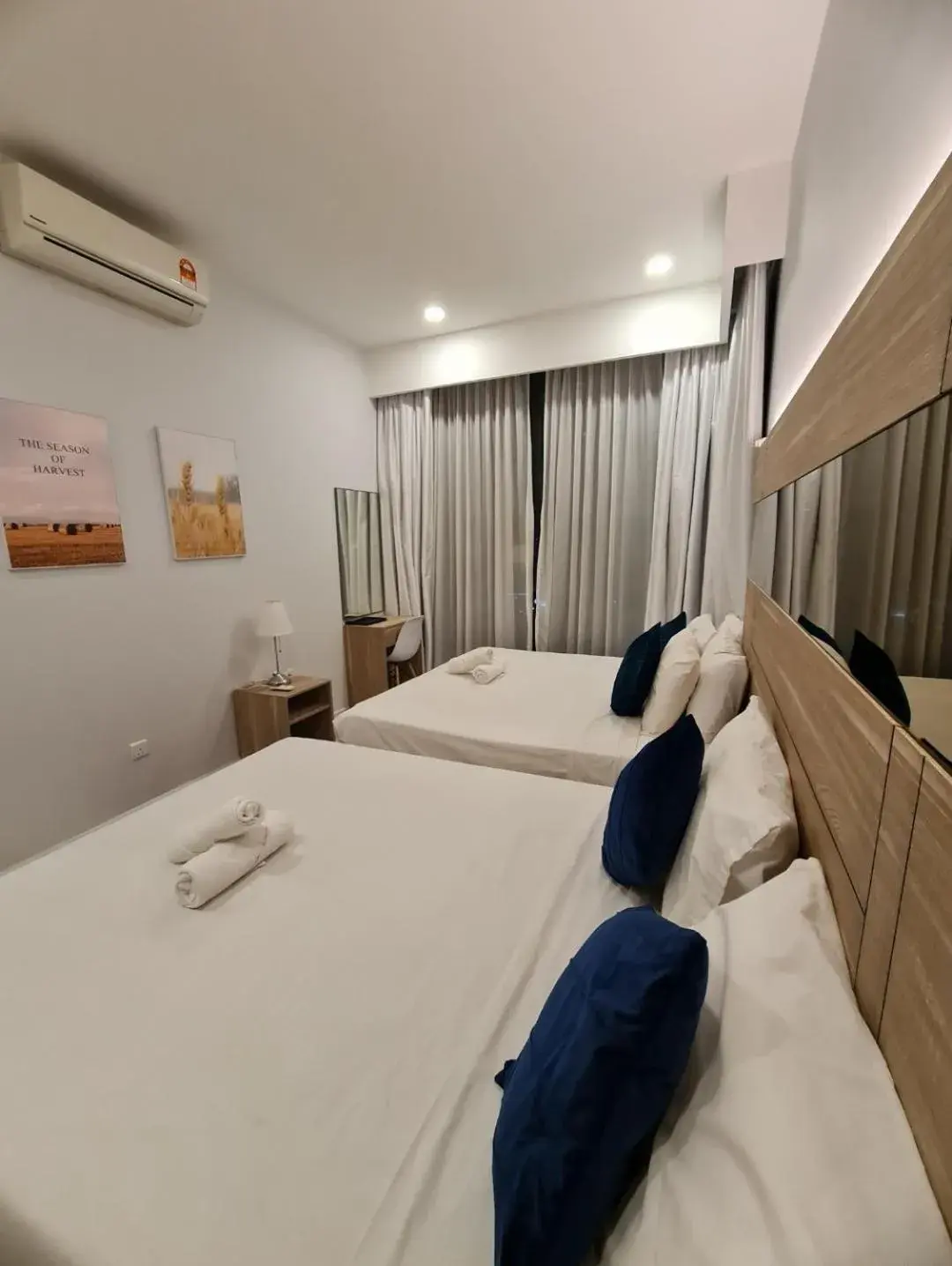 Family Suite with King and Queen Bed Family Suite with King and Queen Bed