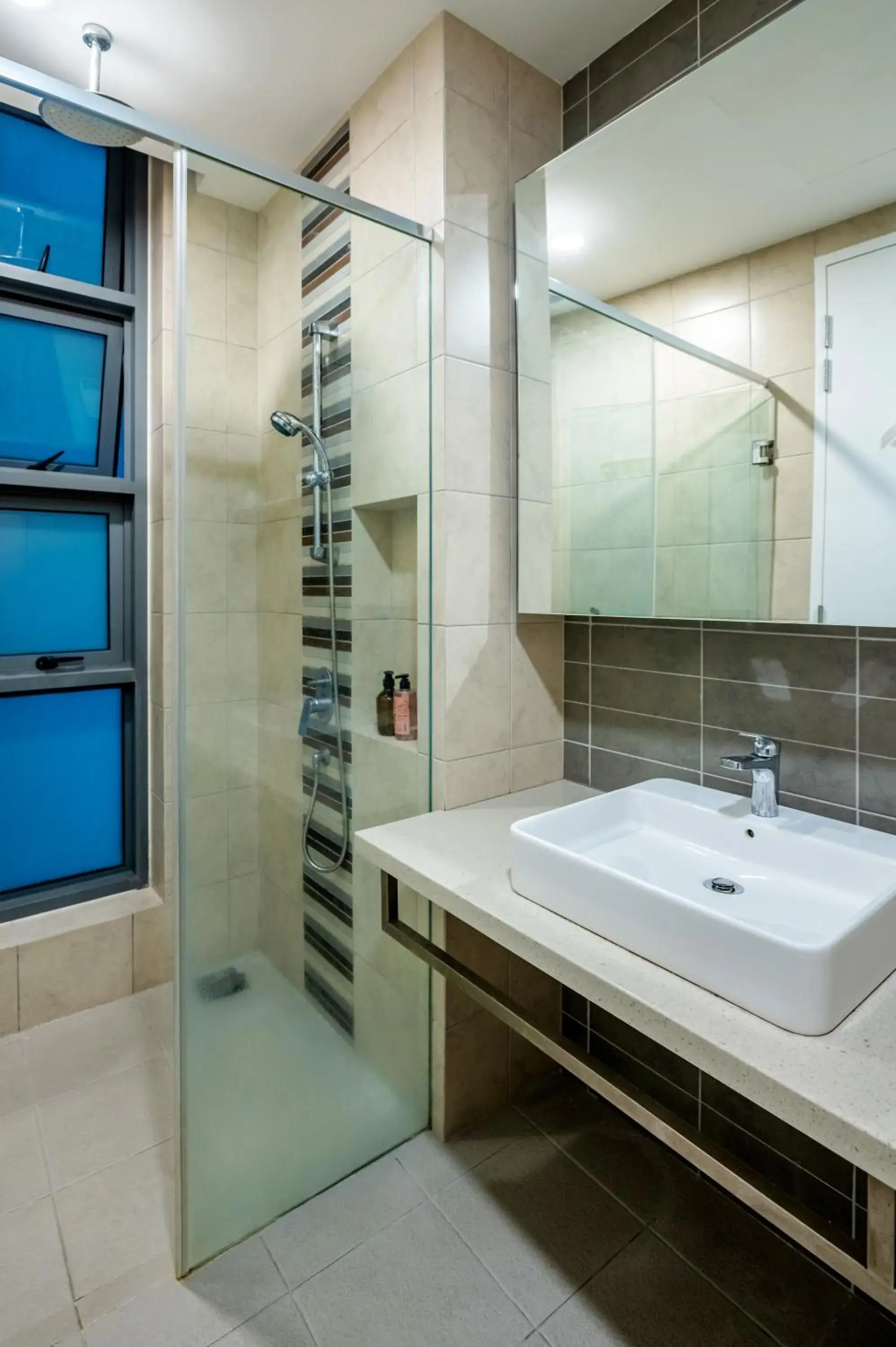 Family Suite with King and Queen Bed Family Suite with King and Queen Bed