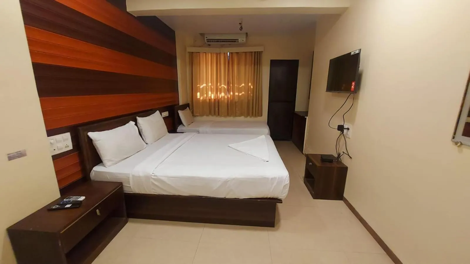 Bed in HOTEL RIGGA INN KOKILABEN DHIRUBHAI AMBANI Hospital