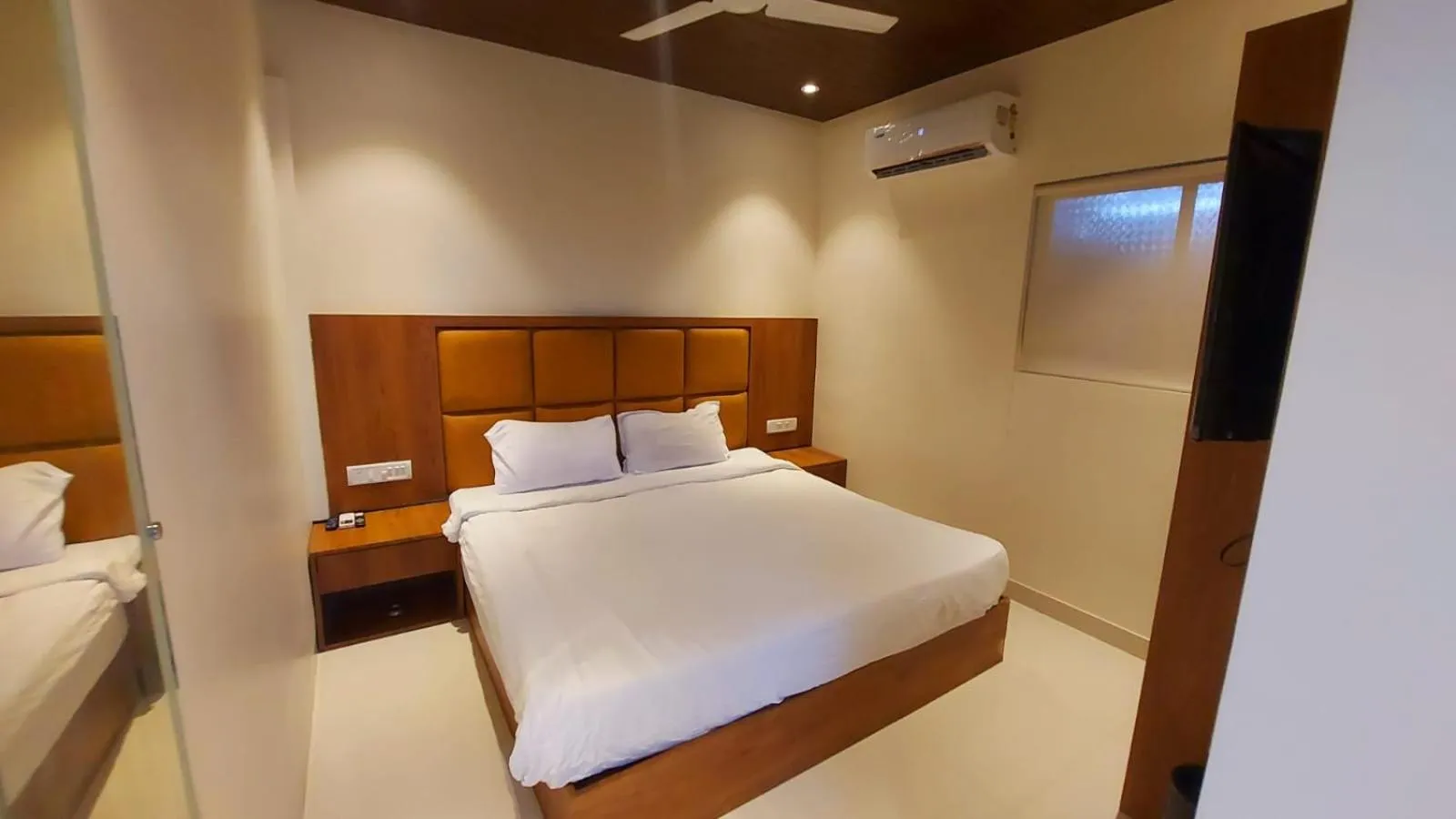 Bed in HOTEL RIGGA INN KOKILABEN DHIRUBHAI AMBANI Hospital