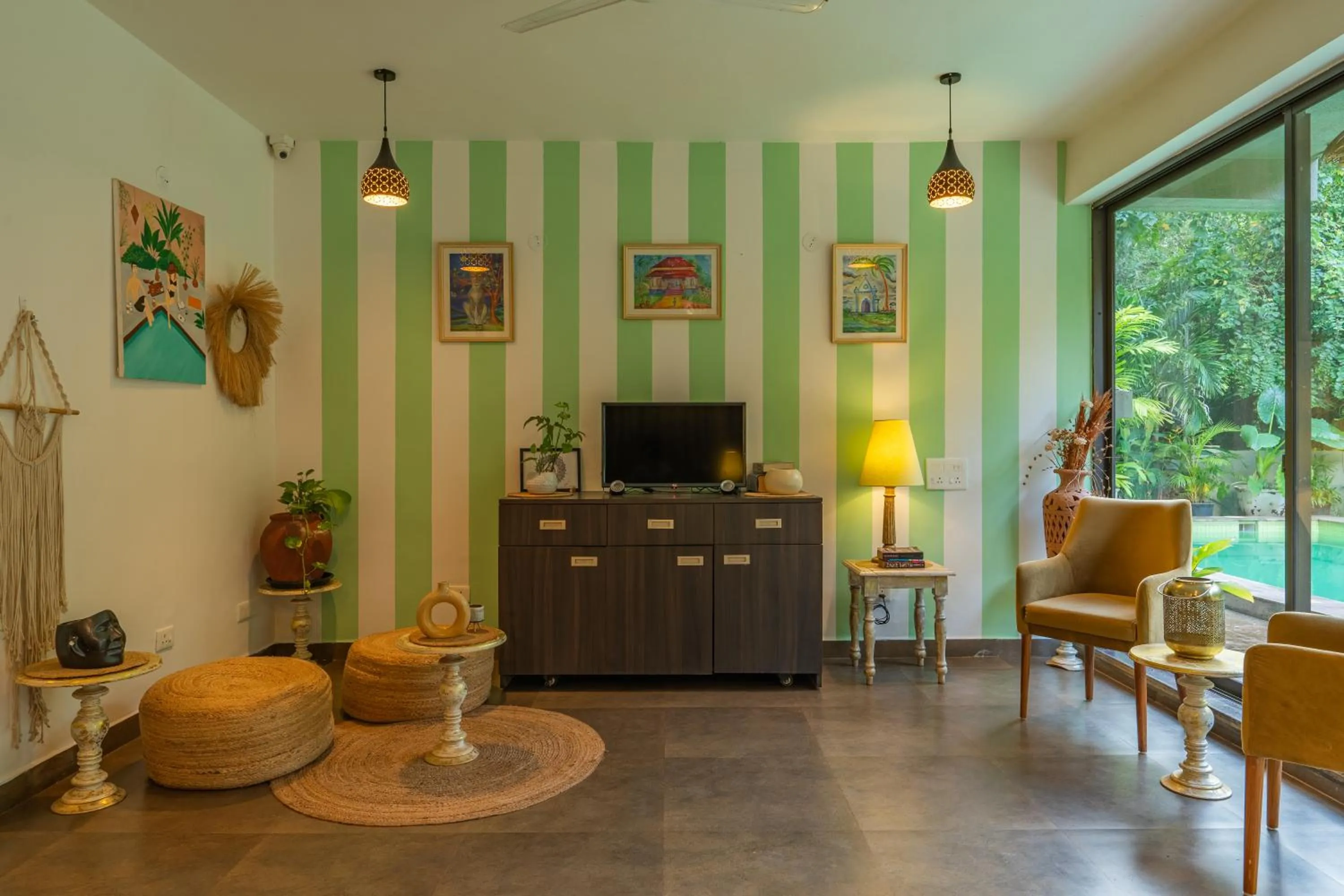 Communal lounge/ TV room in Locomo Boutique, Morjim - Cozy tropical stay, near beach