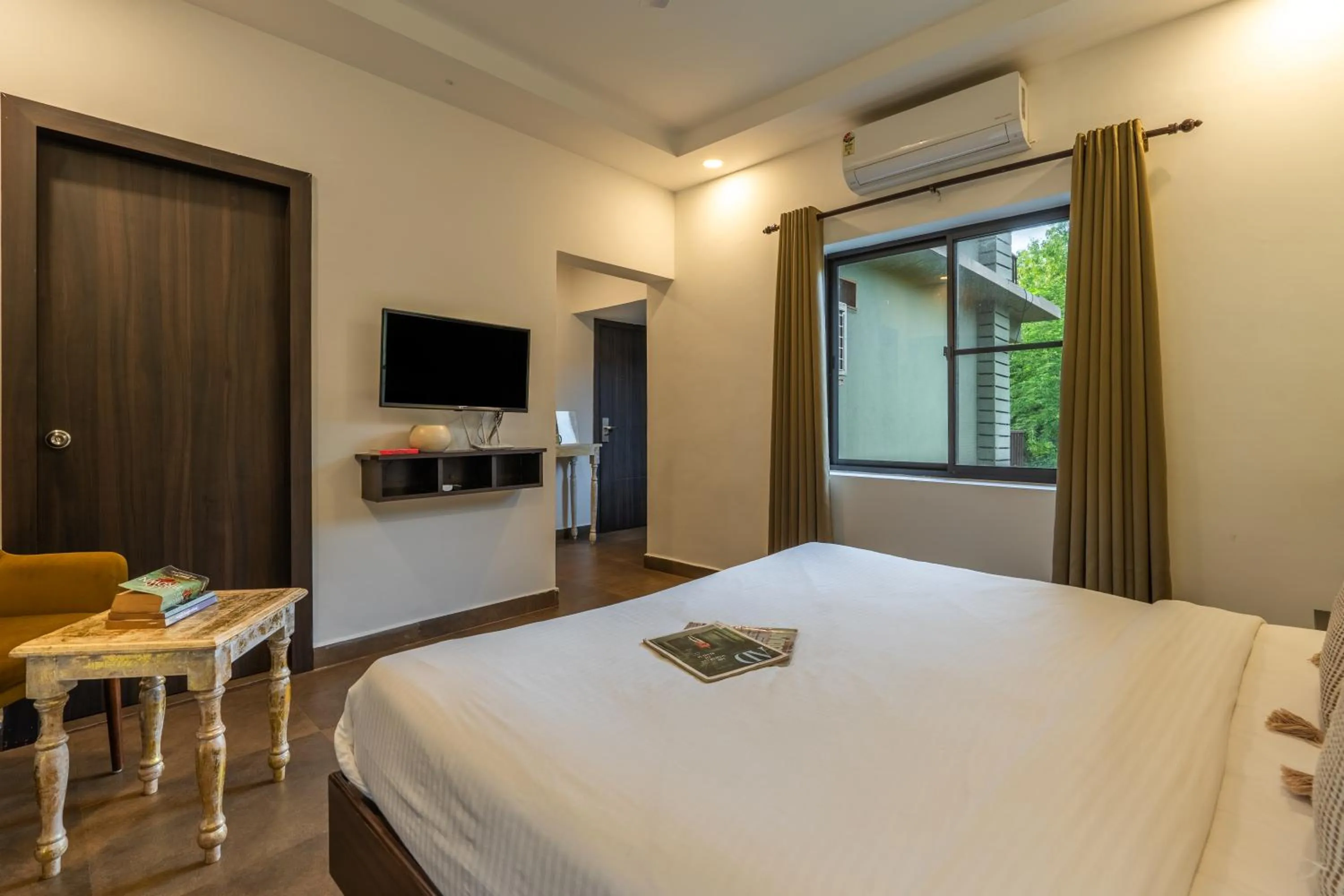 Photo of the whole room, Bed in Locomo Boutique, Morjim - Cozy tropical stay, near beach